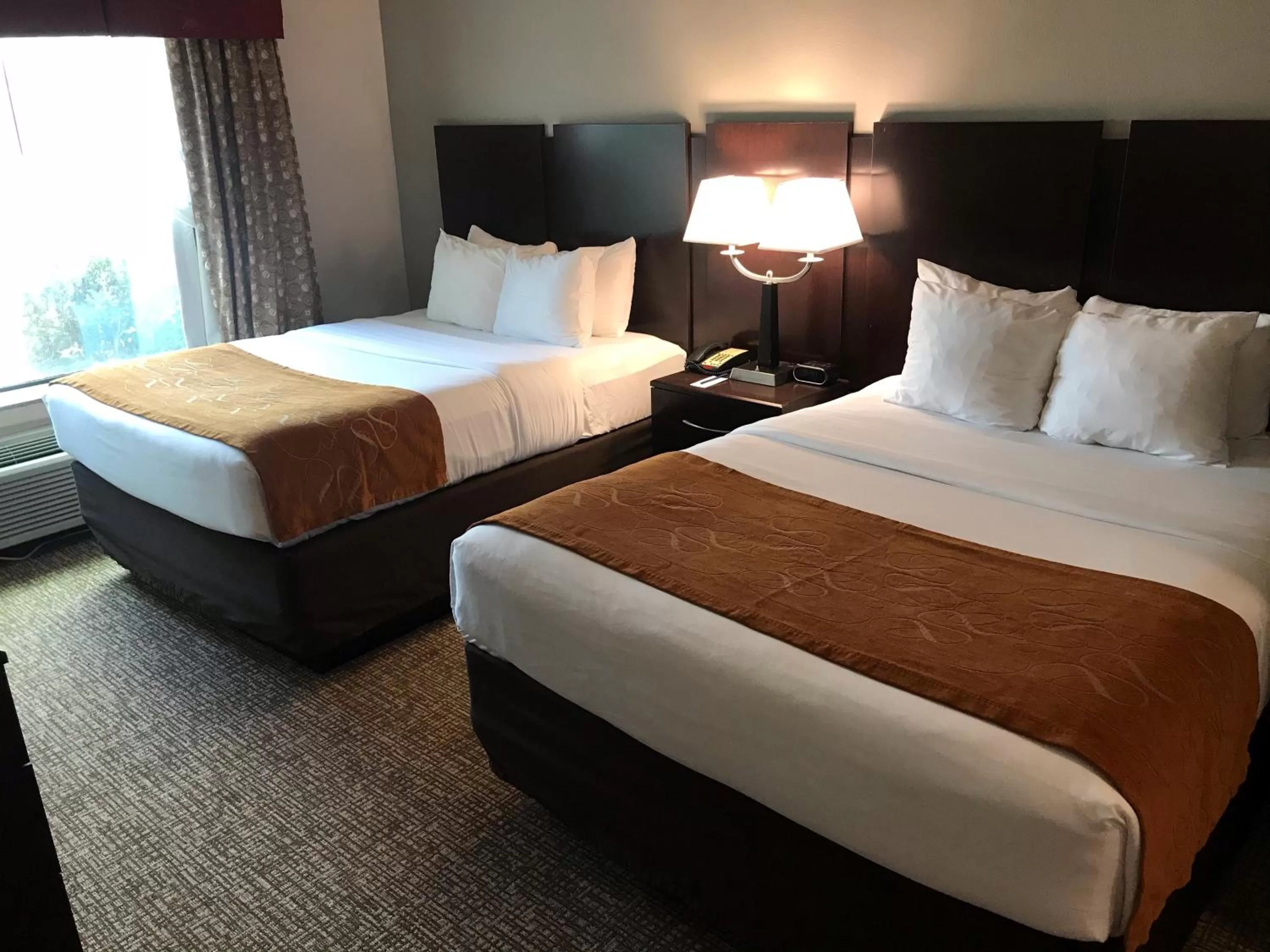 Bedroom, Bed in Comfort Suites Bay City East