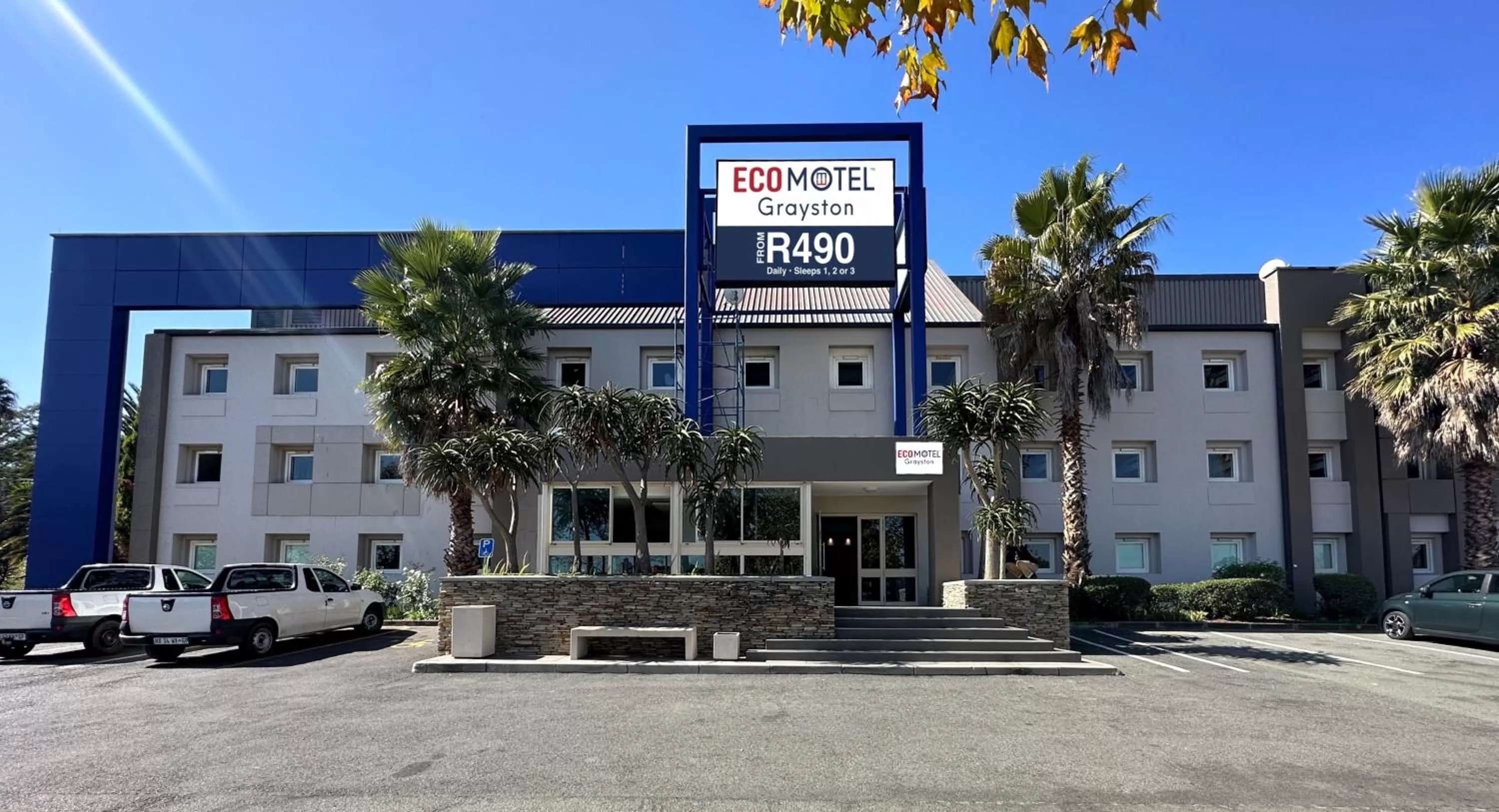 Property building in Ecomotel Grayston previously known as SUN1 Wynberg