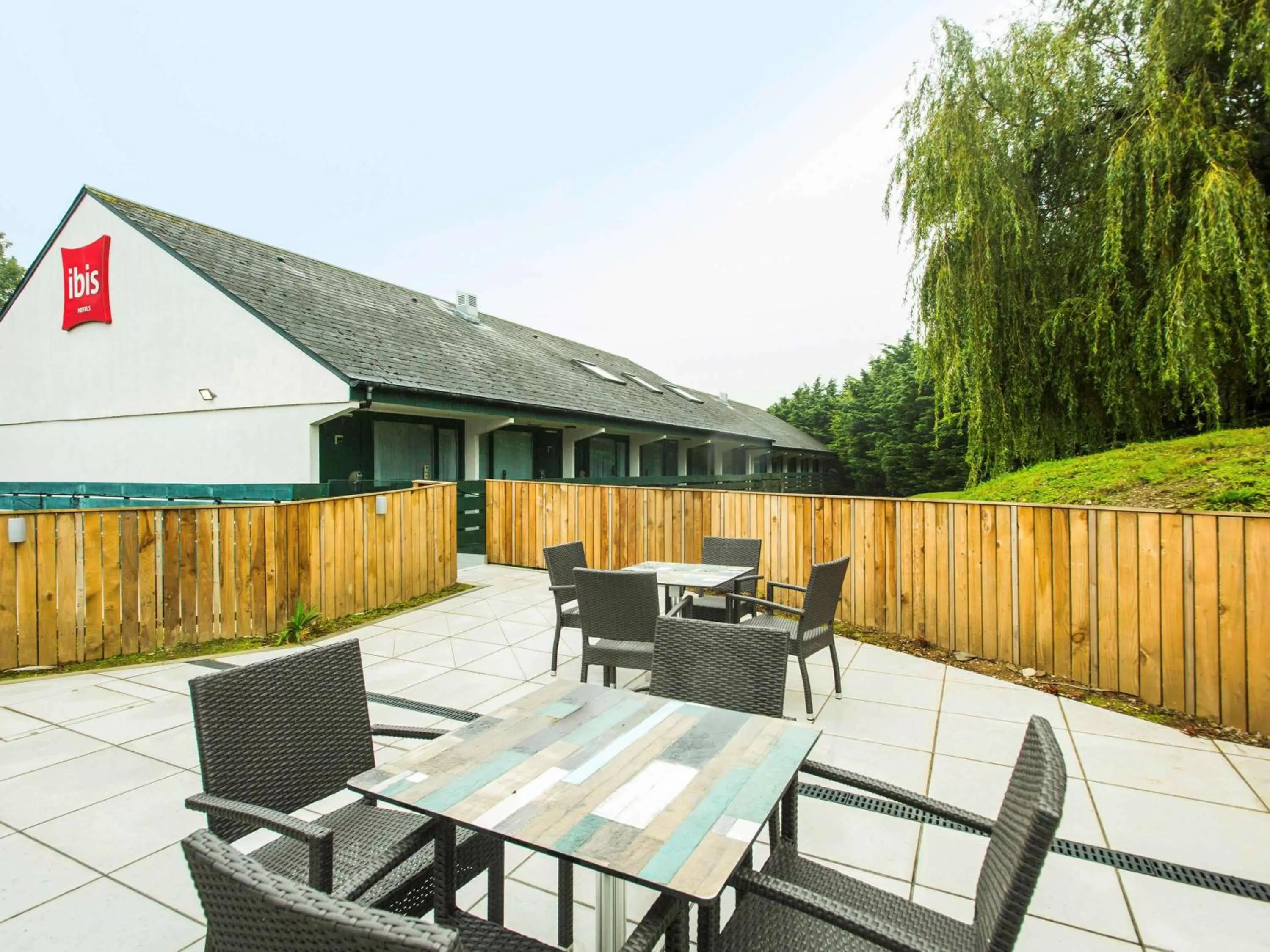 Restaurant/places to eat in ibis Plymouth