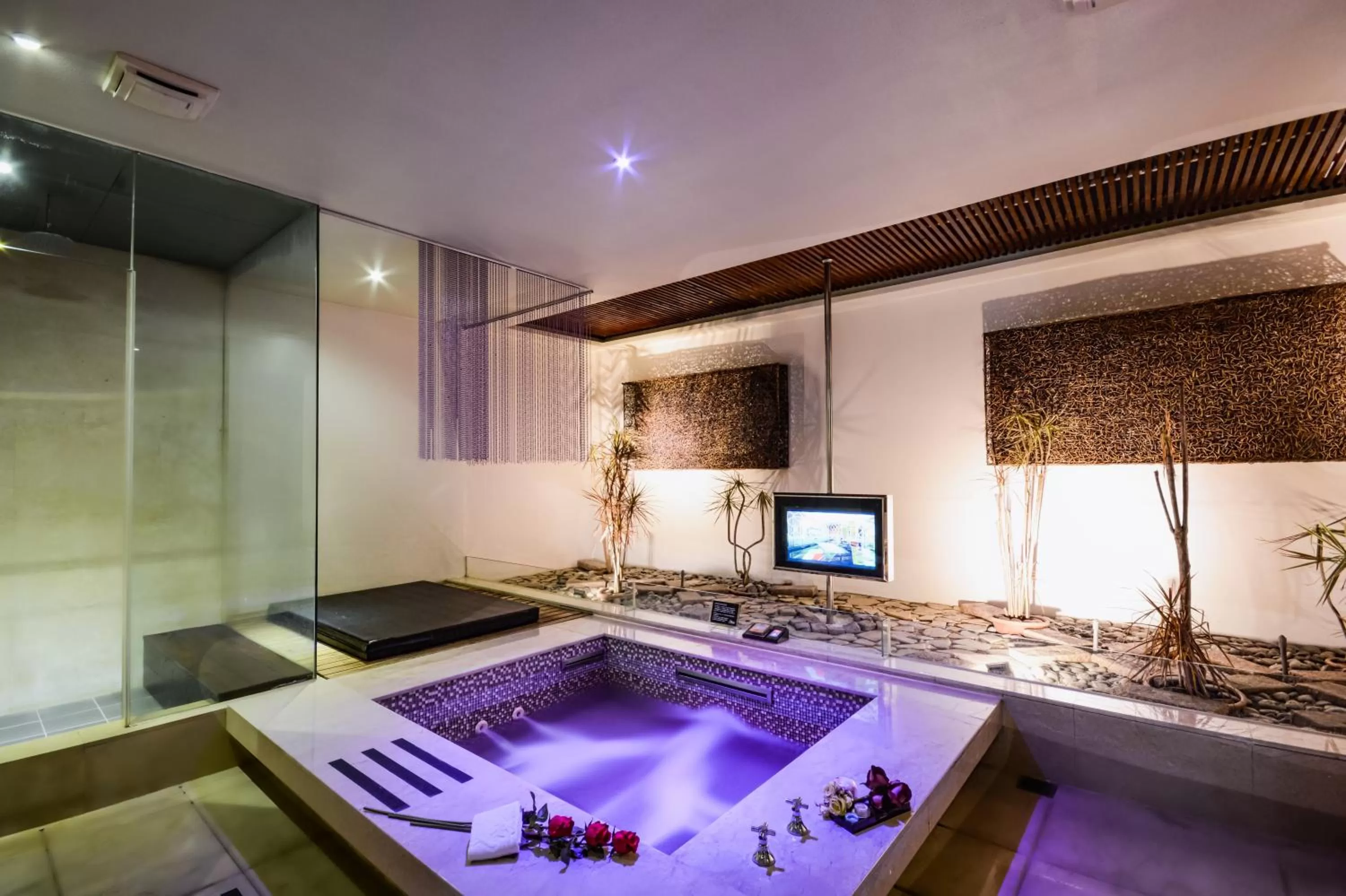 Hot Tub in Xiadu Motel