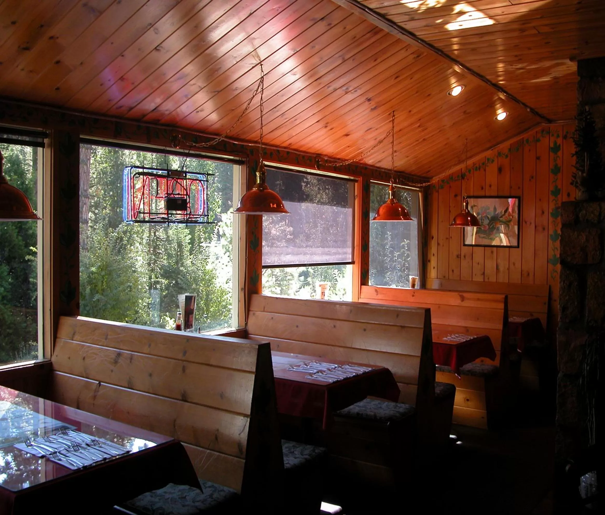 Restaurant/places to eat in Strawberry Inn