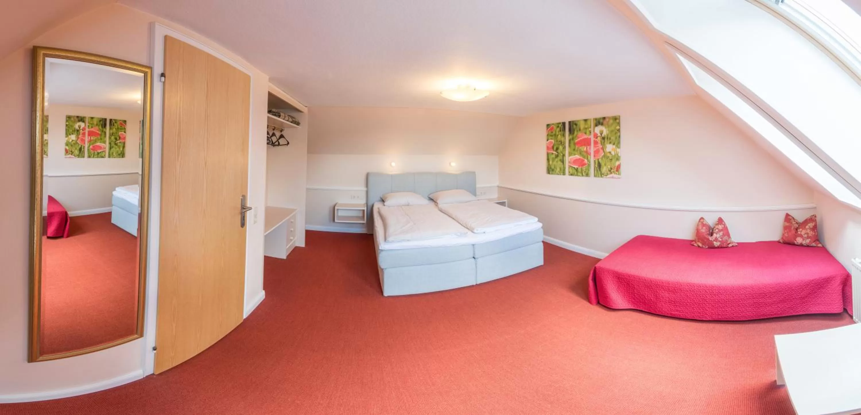 Photo of the whole room, Bed in Schäfers Hotel, Self-Check-in, Cafe und Bäcker am Hotel