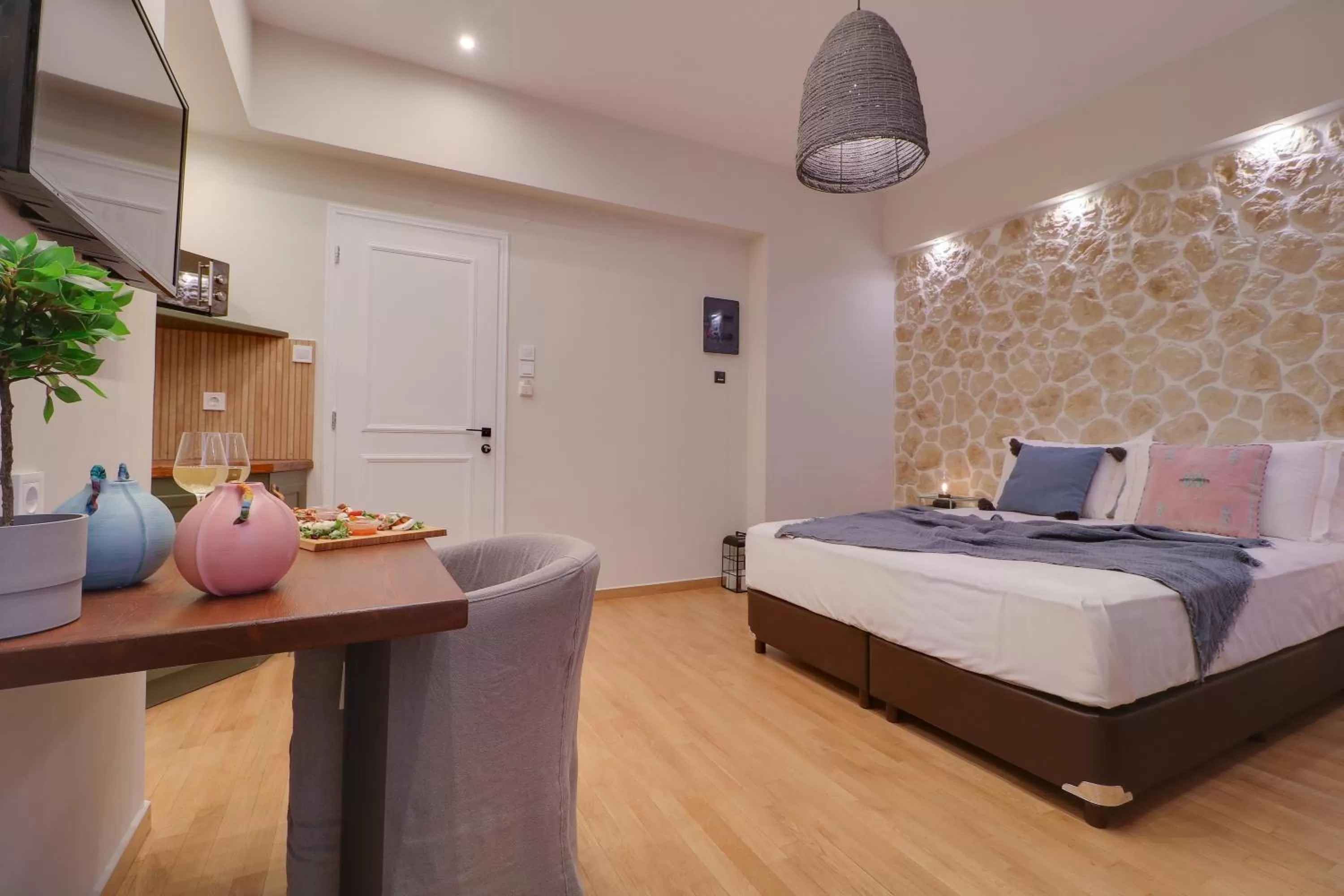 Photo of the whole room, Bed in AthINN Residence