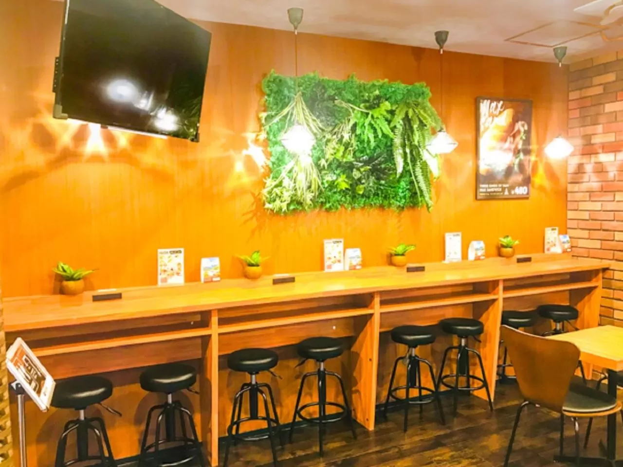 Restaurant/places to eat in HOTEL LiVEMAX Umeda WEST