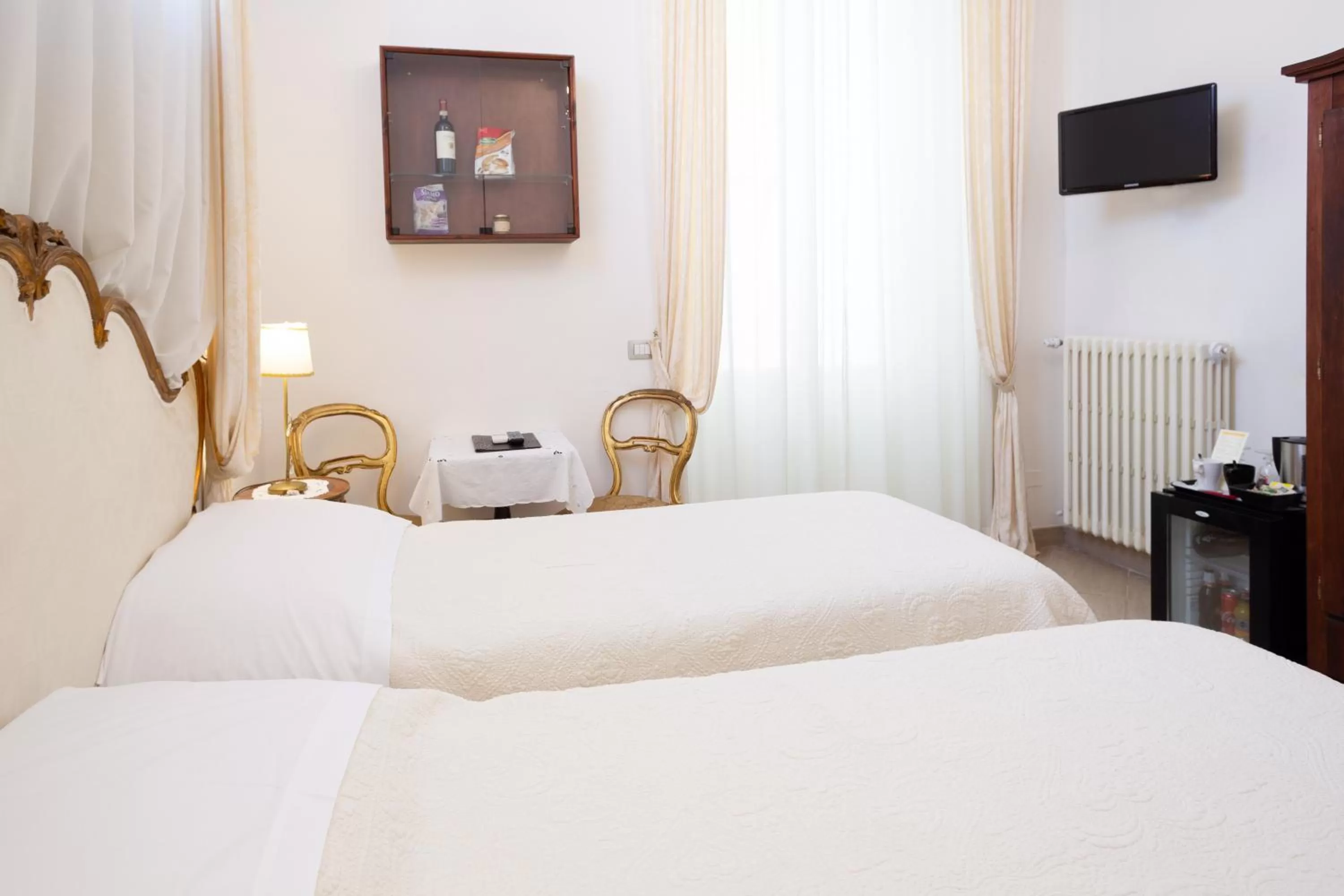 Standard Double or Twin Room in Gourmet B&B Villa Landucci