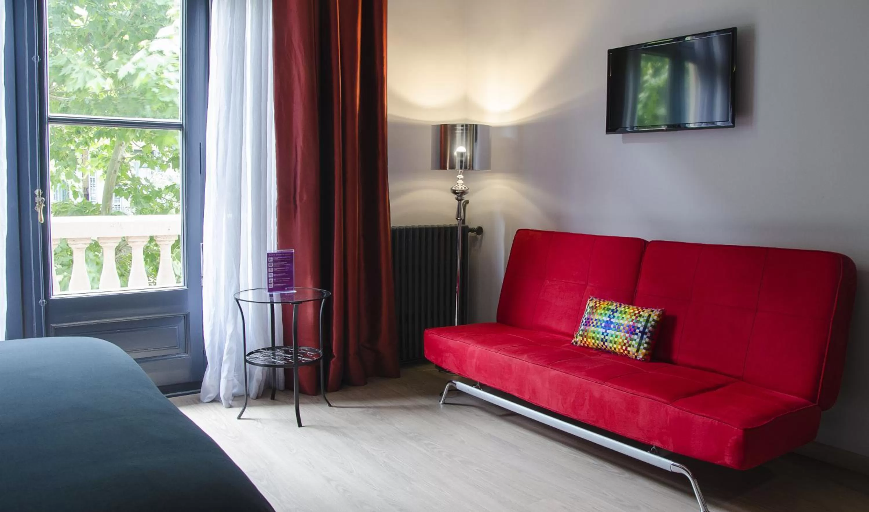 Photo of the whole room in Umma Barcelona B&B Boutique