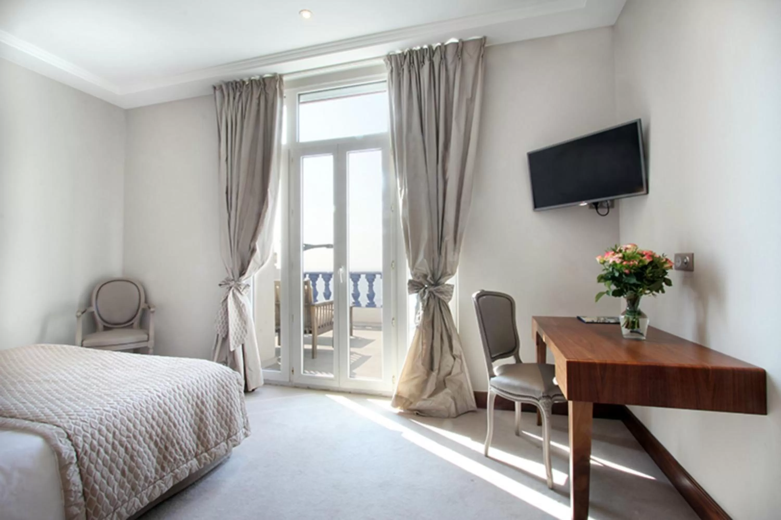 TV and multimedia, Bed in Le Rhul