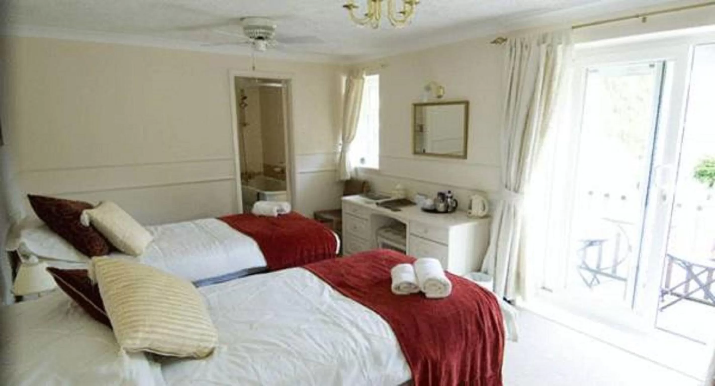Photo of the whole room, Bed in Old Court Hotel & Apartments