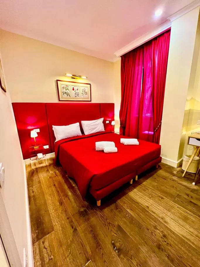 Bed in Quirinale luxury suite Roma