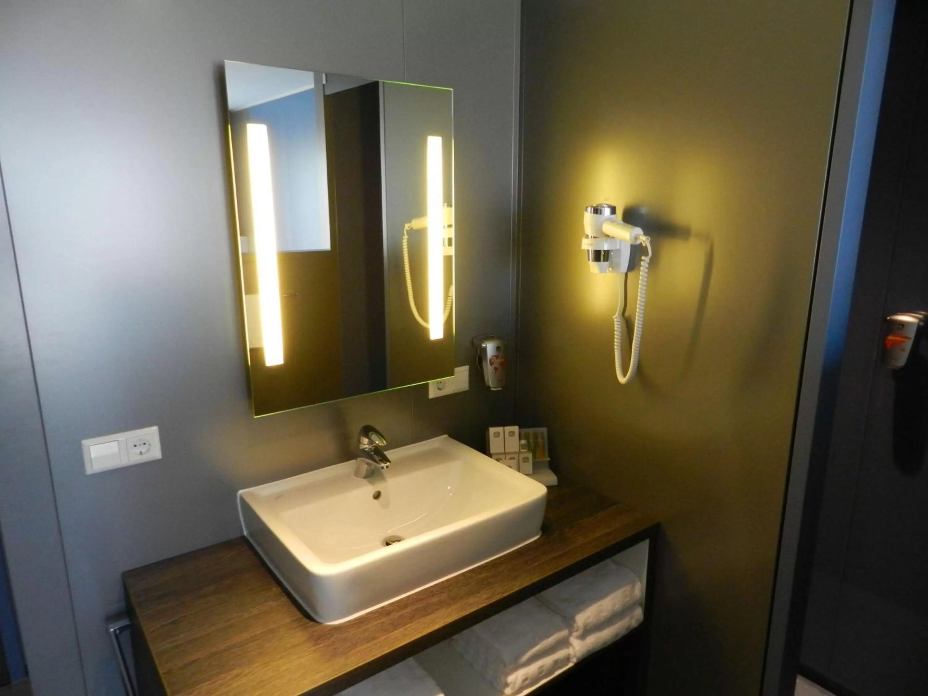 Shower in City Hotel Gouda, WorldHotels Crafted Collection