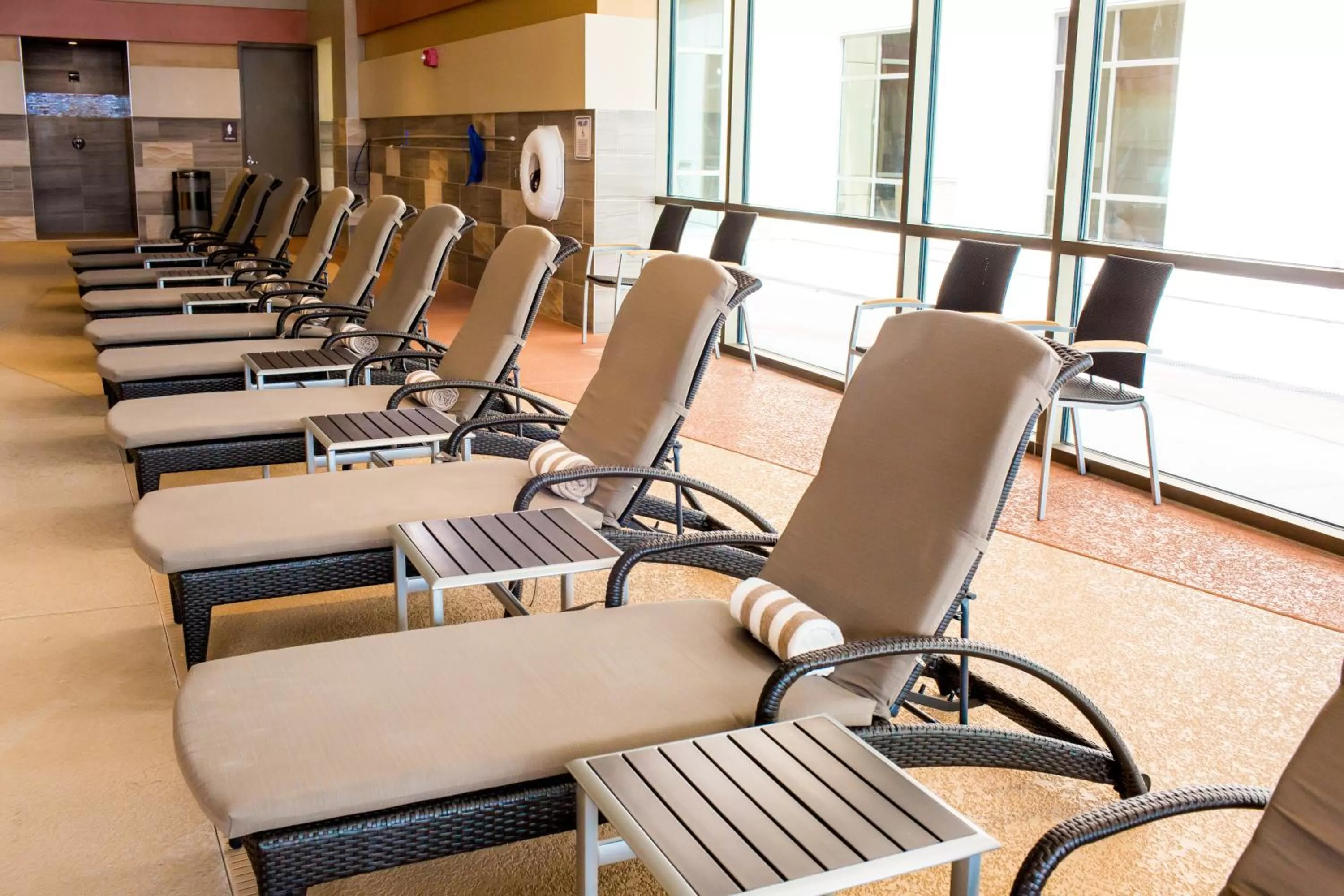 Swimming pool in Cliff Castle Casino Hotel