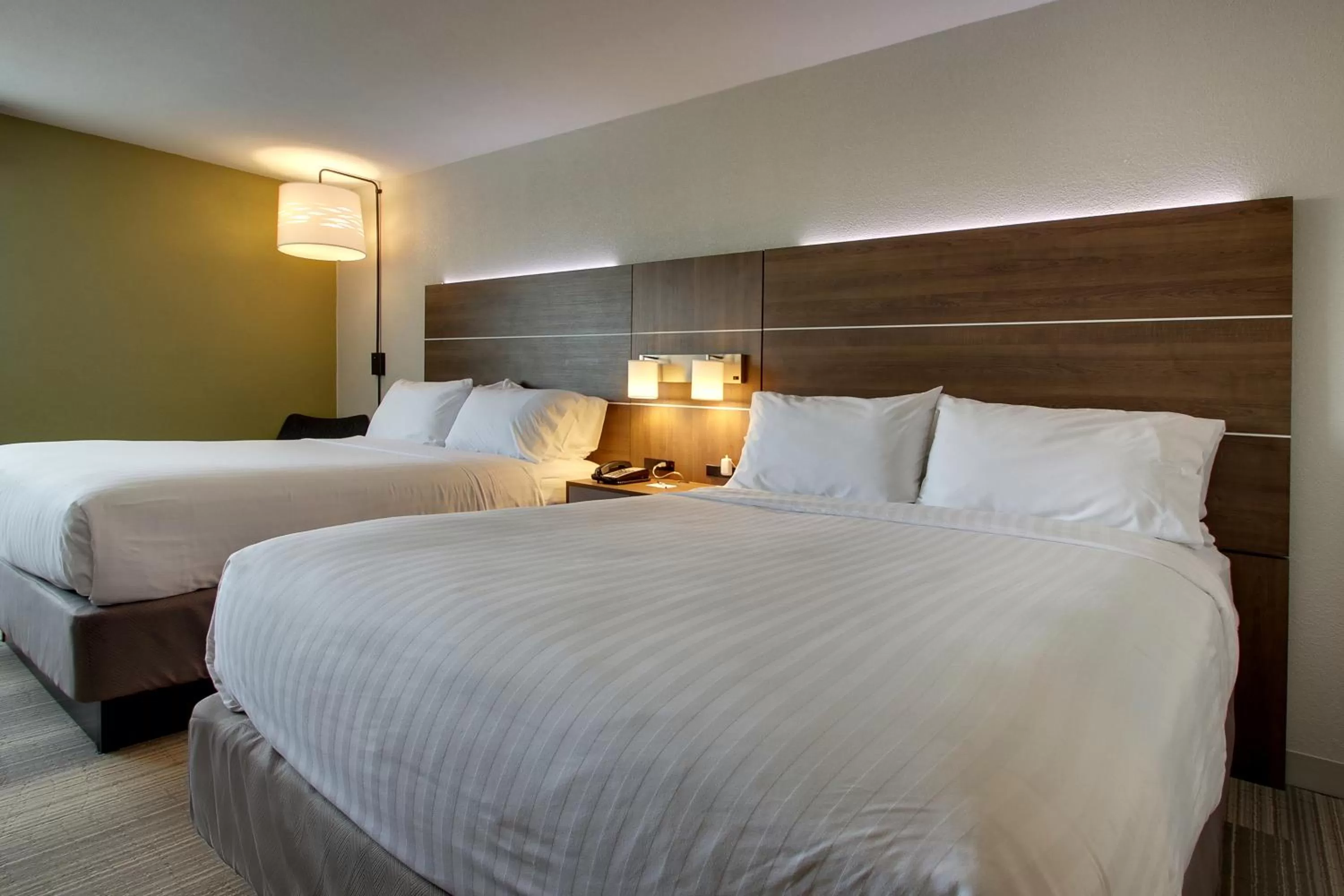 Bedroom, Bed in Holiday Inn Express & Suites Wapakoneta by IHG