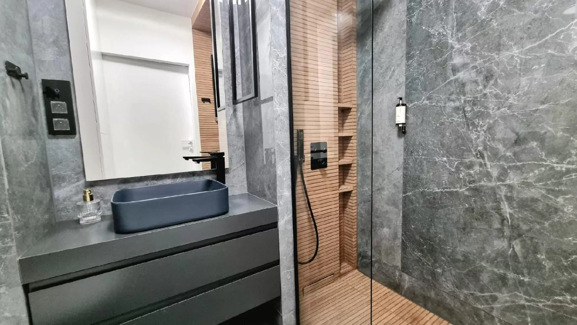 Shower, Bathroom in NOOK NOOK Apartments Bytkowska 103