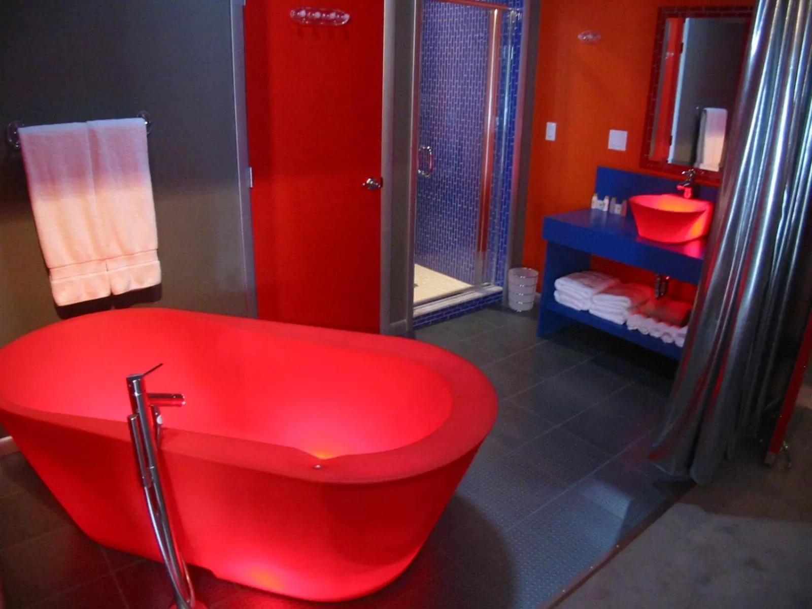 Bathroom, Bed in The Roxbury