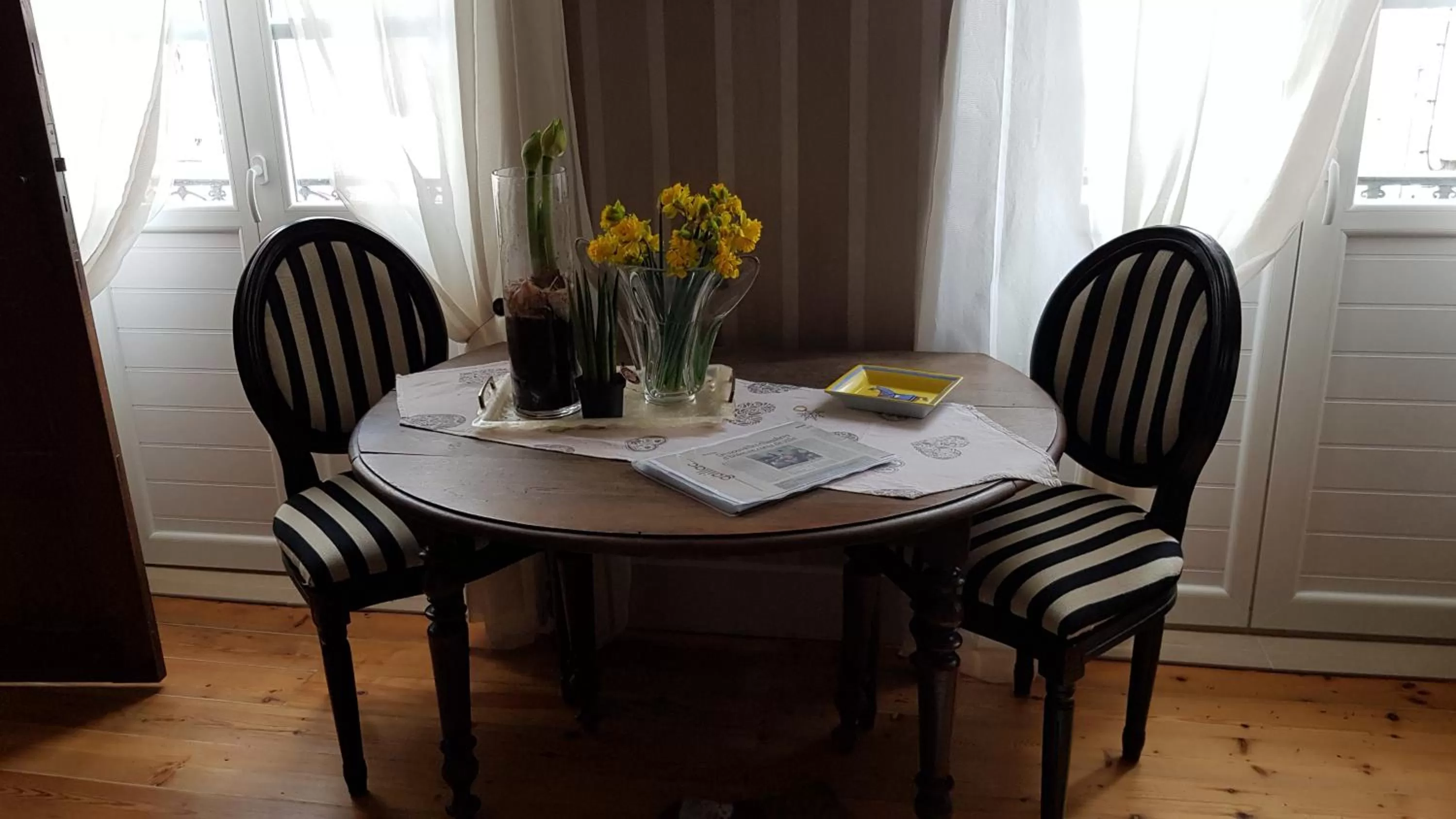 Communal lounge/ TV room in Au Nid de la Madeleine