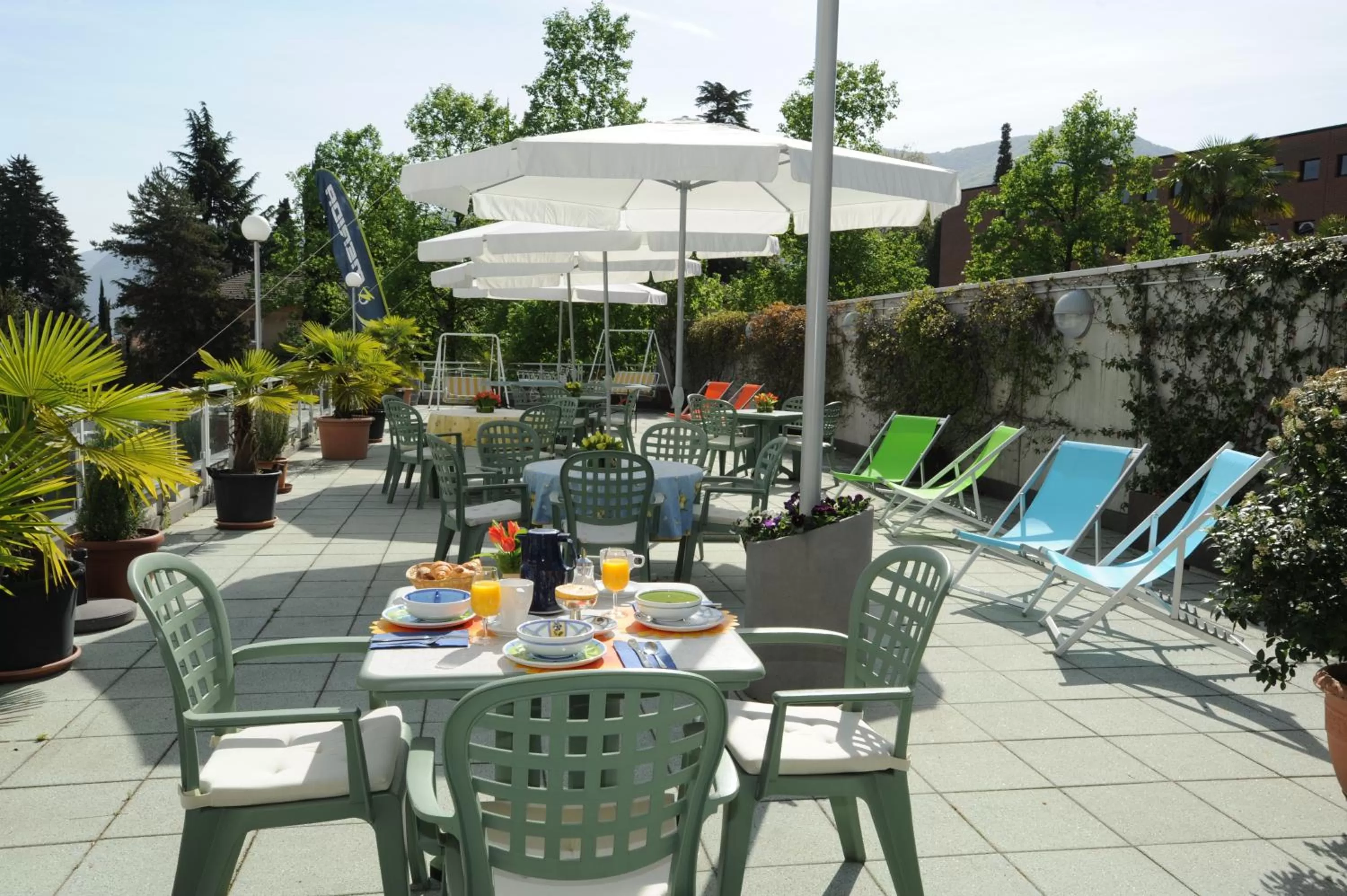 Restaurant/places to eat in Colorado Hotel