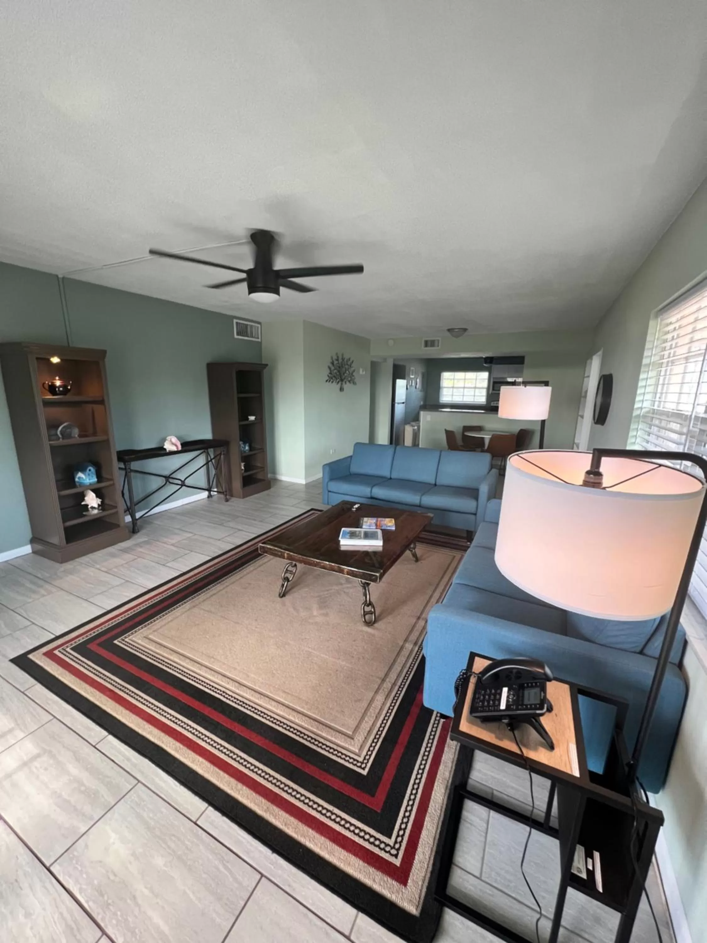 Bed in Breezy Palms Resort