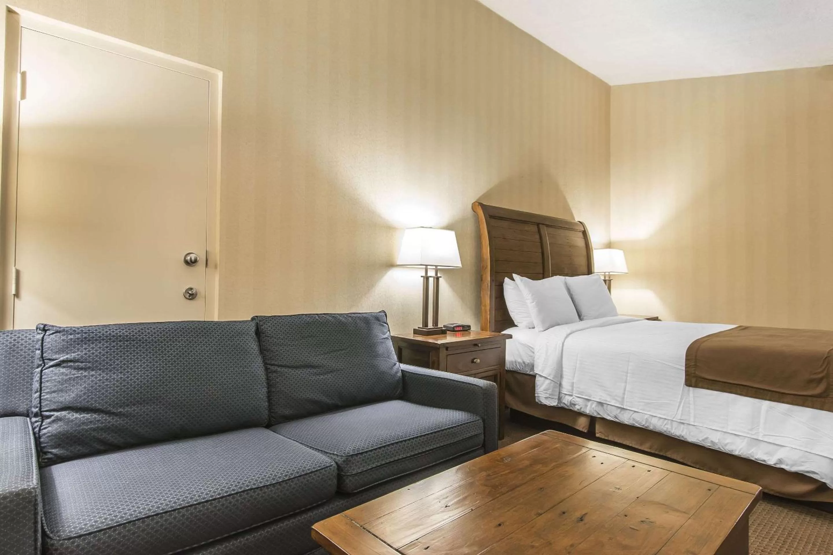 Standard Queen Room - Non-Smoking in Hidden Valley Resort, Ascend Hotel Collection