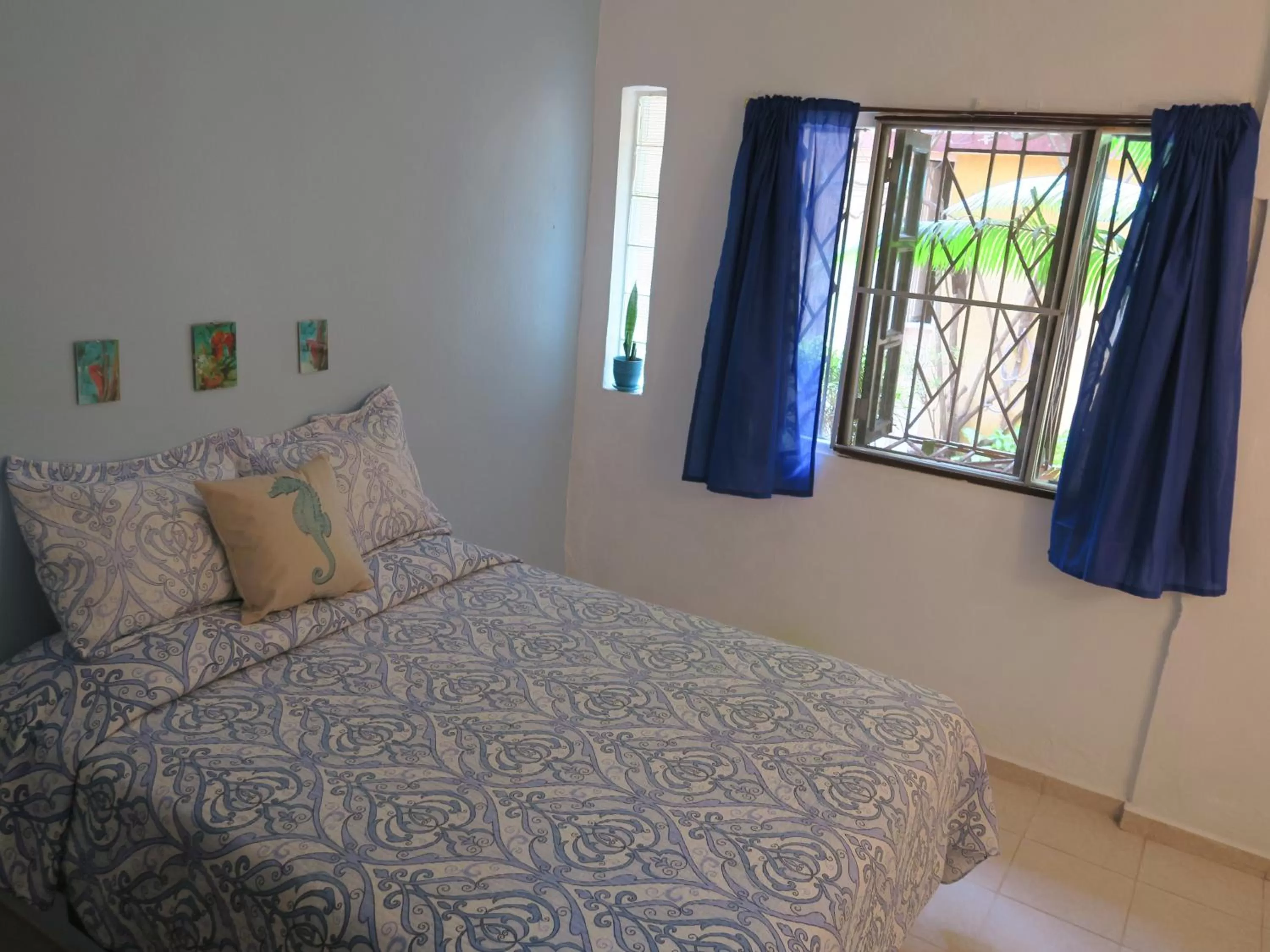 Photo of the whole room, Bed in Hotel Club Rolling Stone