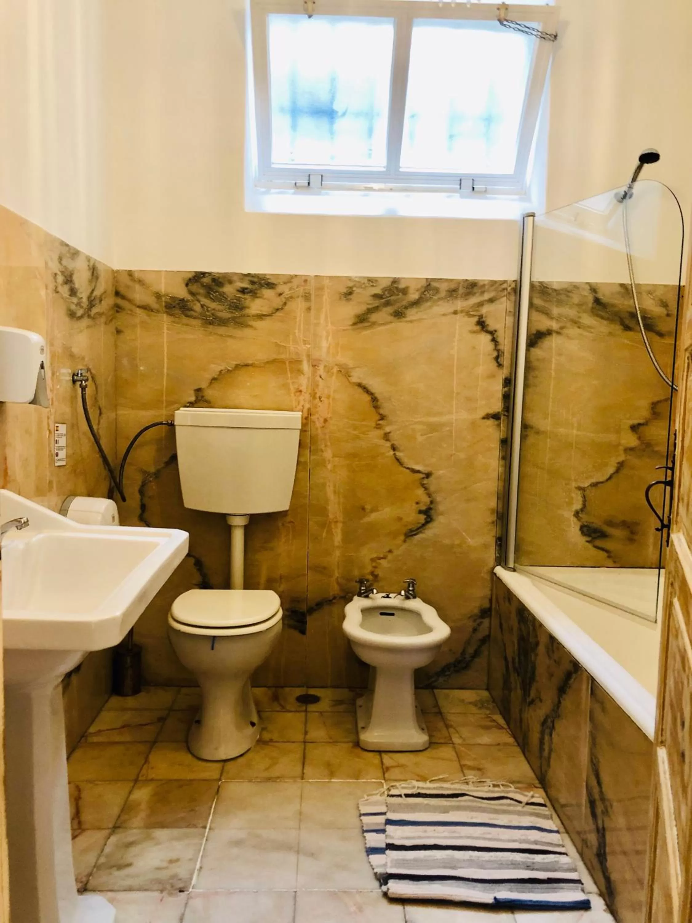 Shower in Lanui Vintage Guest House