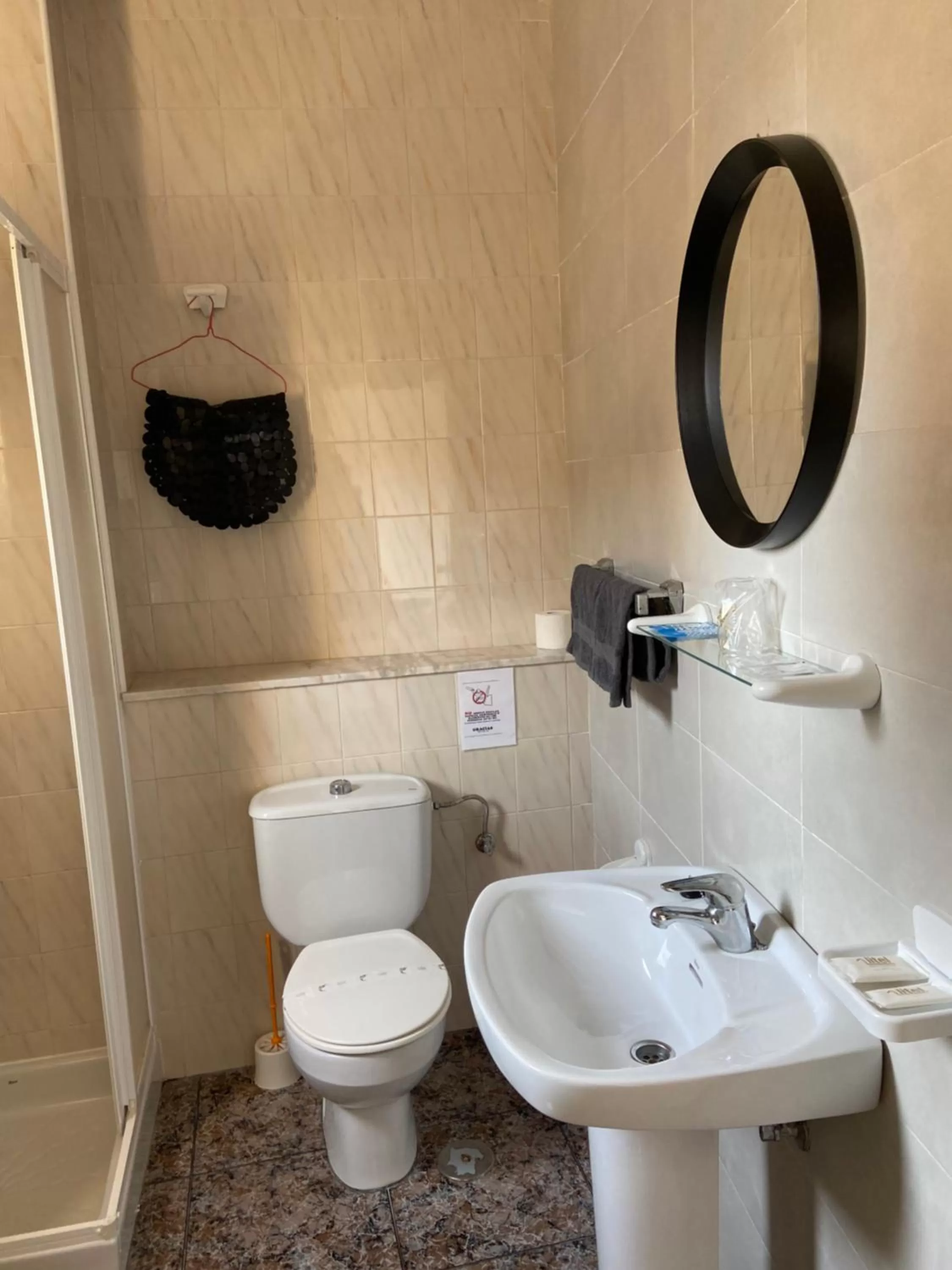 Bathroom in Hotel Arce