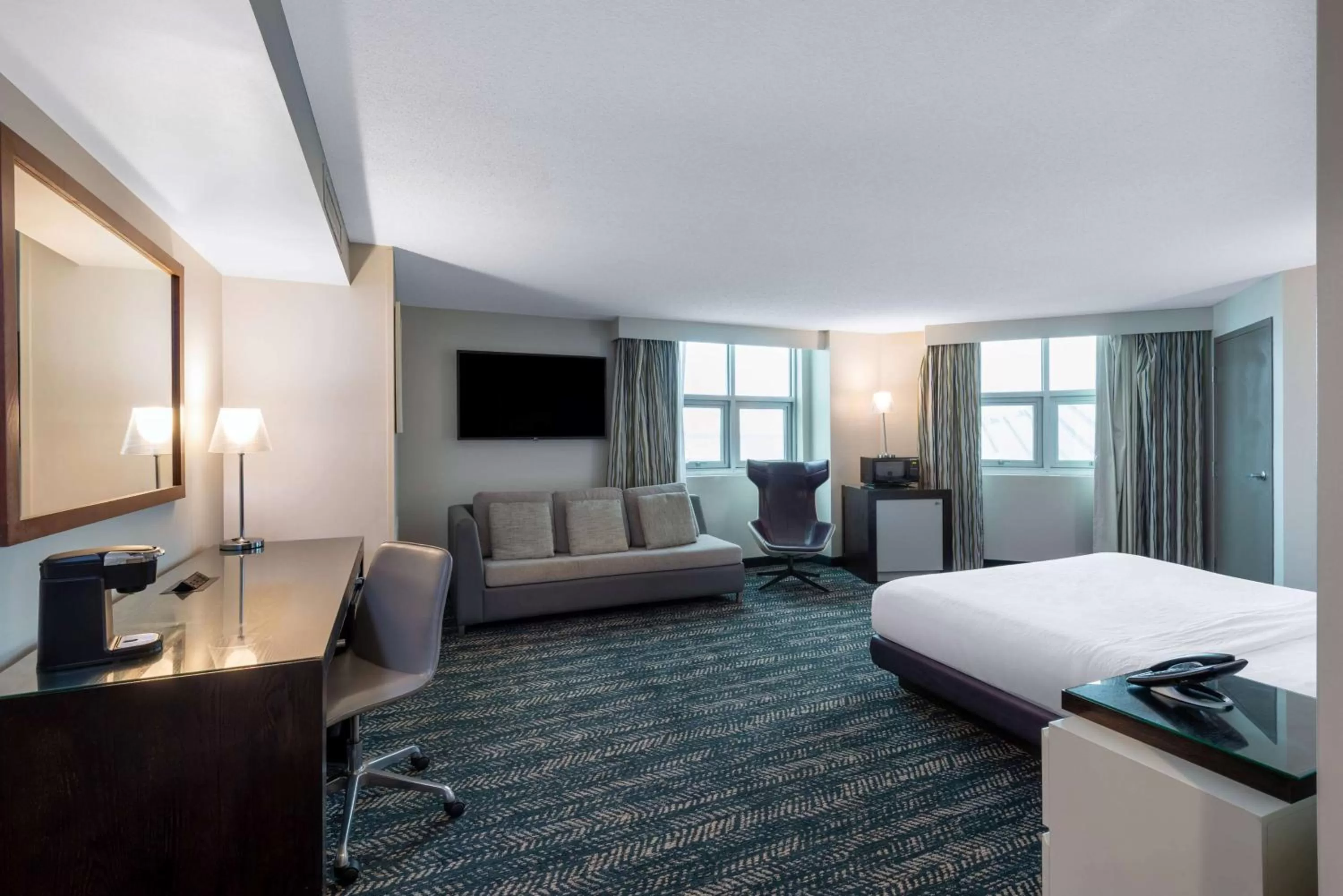 Photo of the whole room, Bed in 41 Lakefront Hotel, Trademark Collection by Wyndham