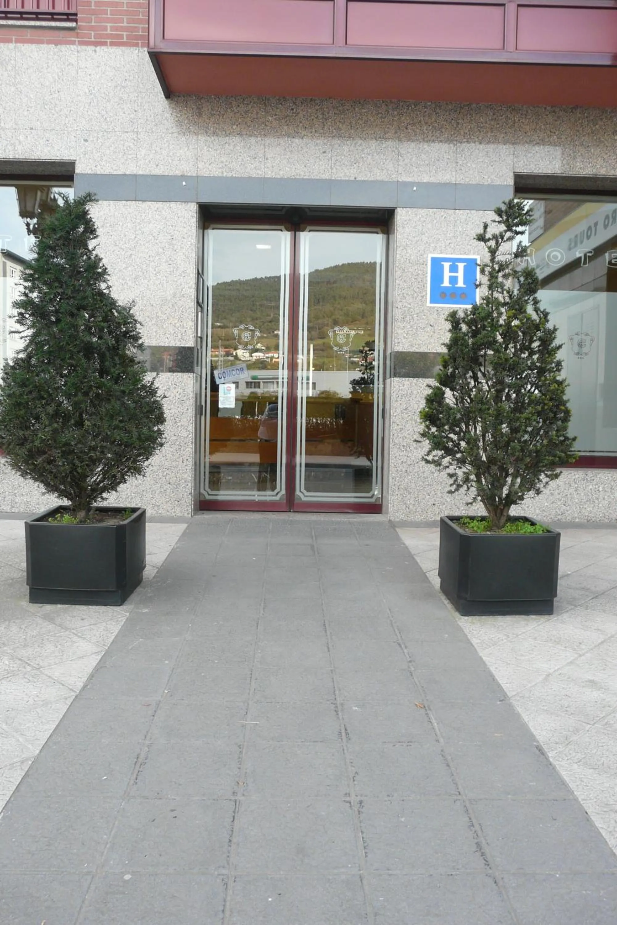 Facade/entrance in Idh Angel