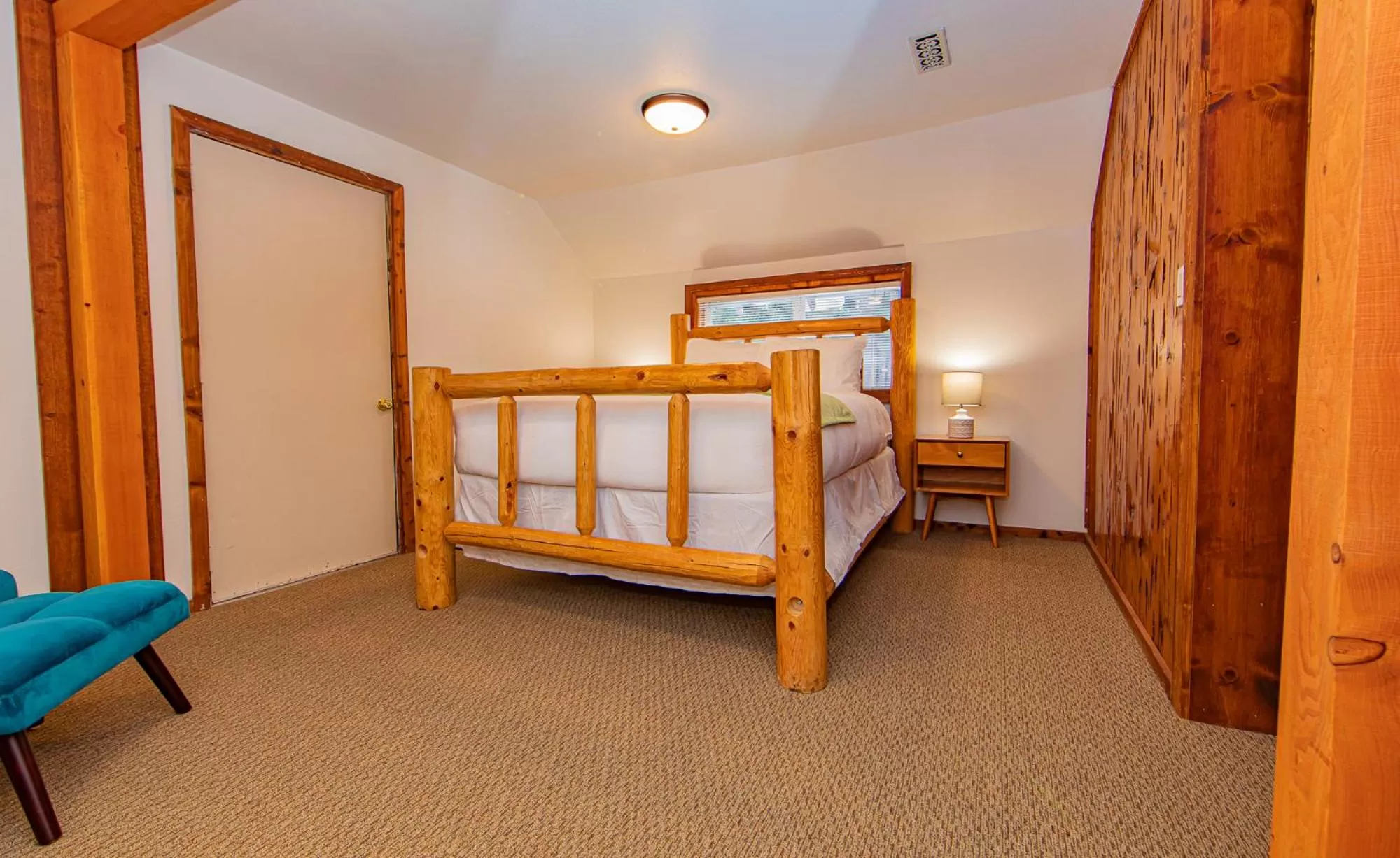 Bed in Cooper Spur Mountain Resort