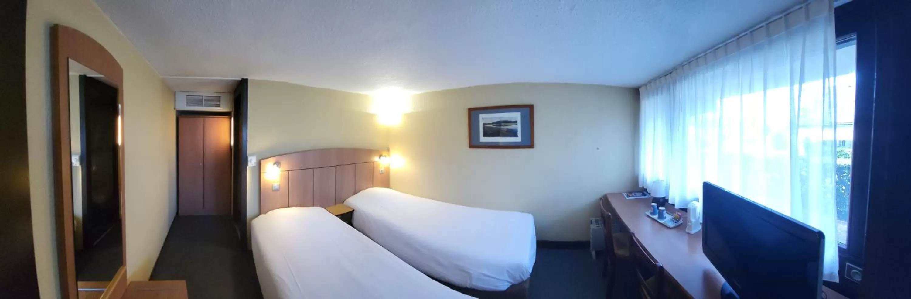 Bedroom, Bed in Kyriad Tarbes Odos