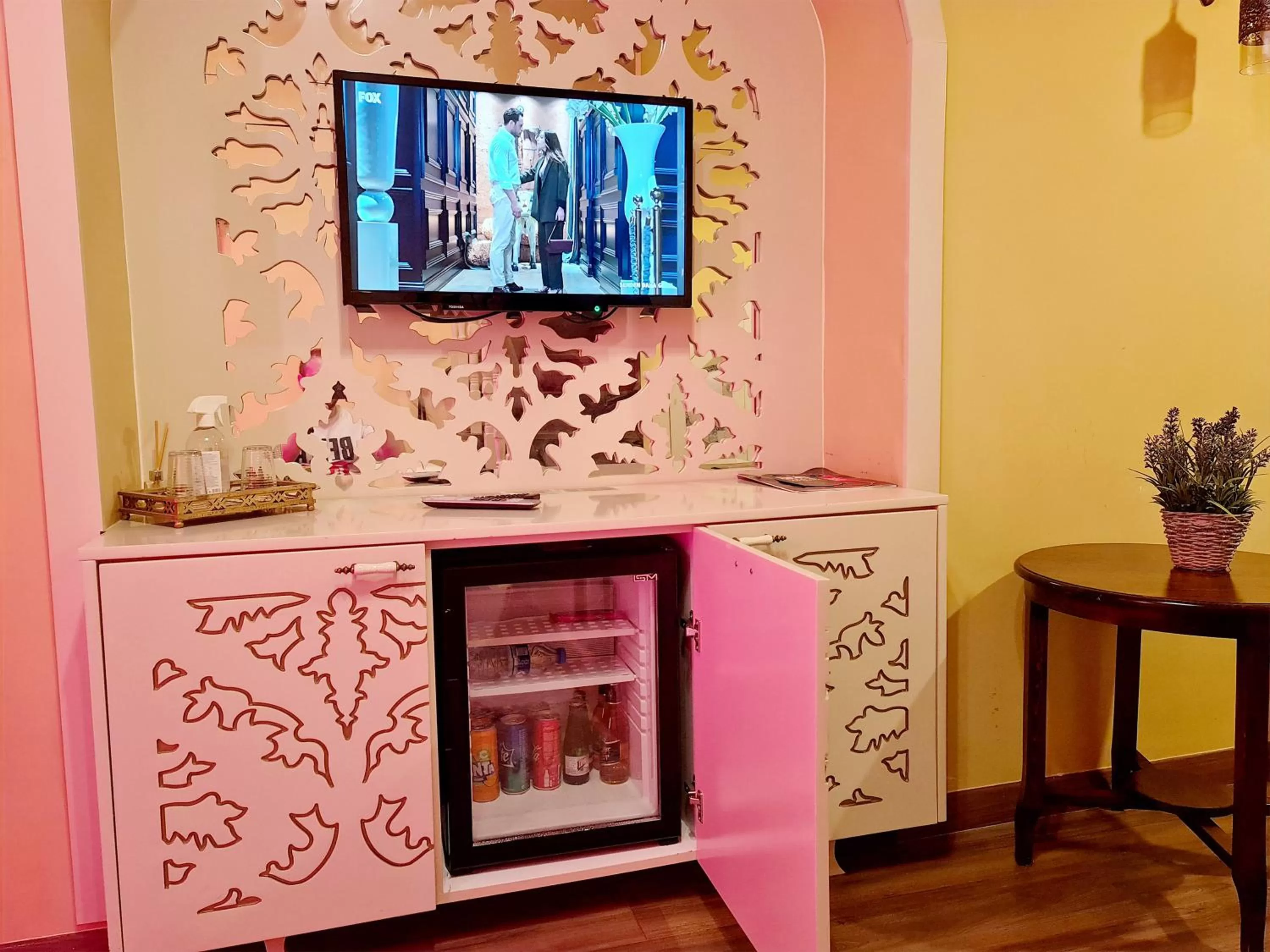 Communal lounge/ TV room, TV/Entertainment Center in SOFIA BOUTIQUE HOTEL