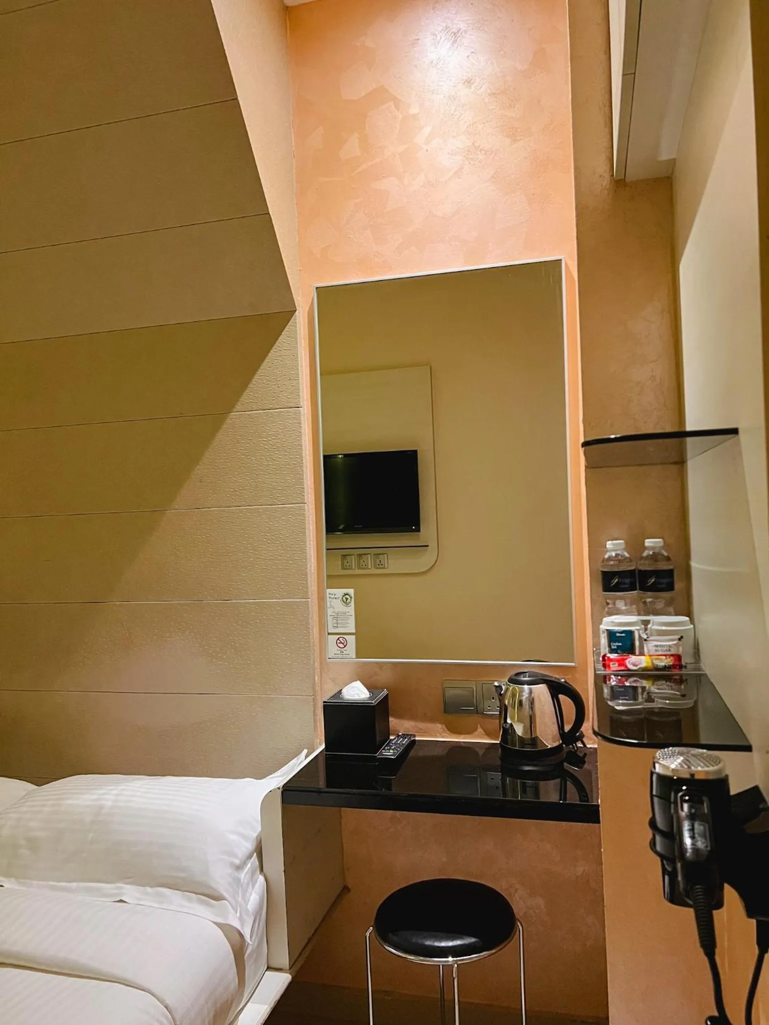 Bedroom, Bed in Fragrance Hotel - Viva