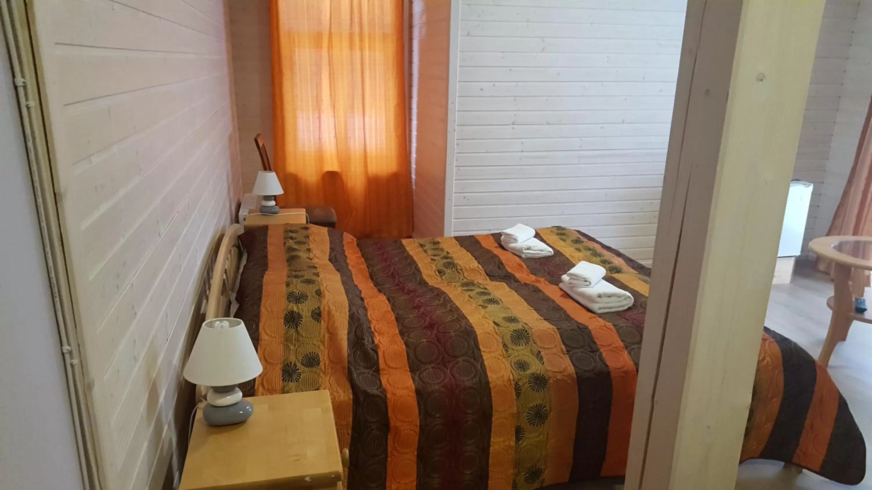 Photo of the whole room, Bed in Sunset Hotel