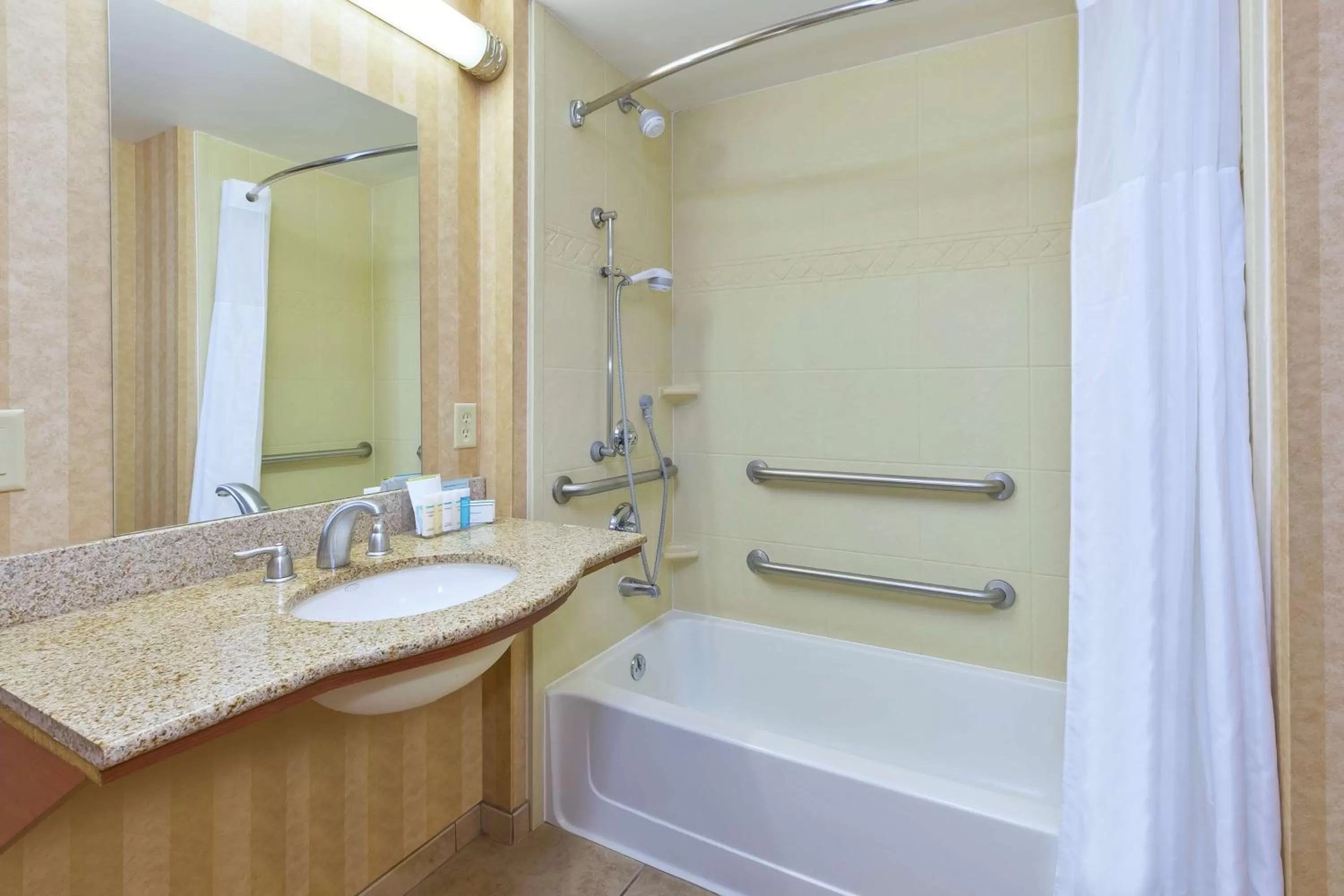 Bathroom in Hampton Inn Idaho Falls