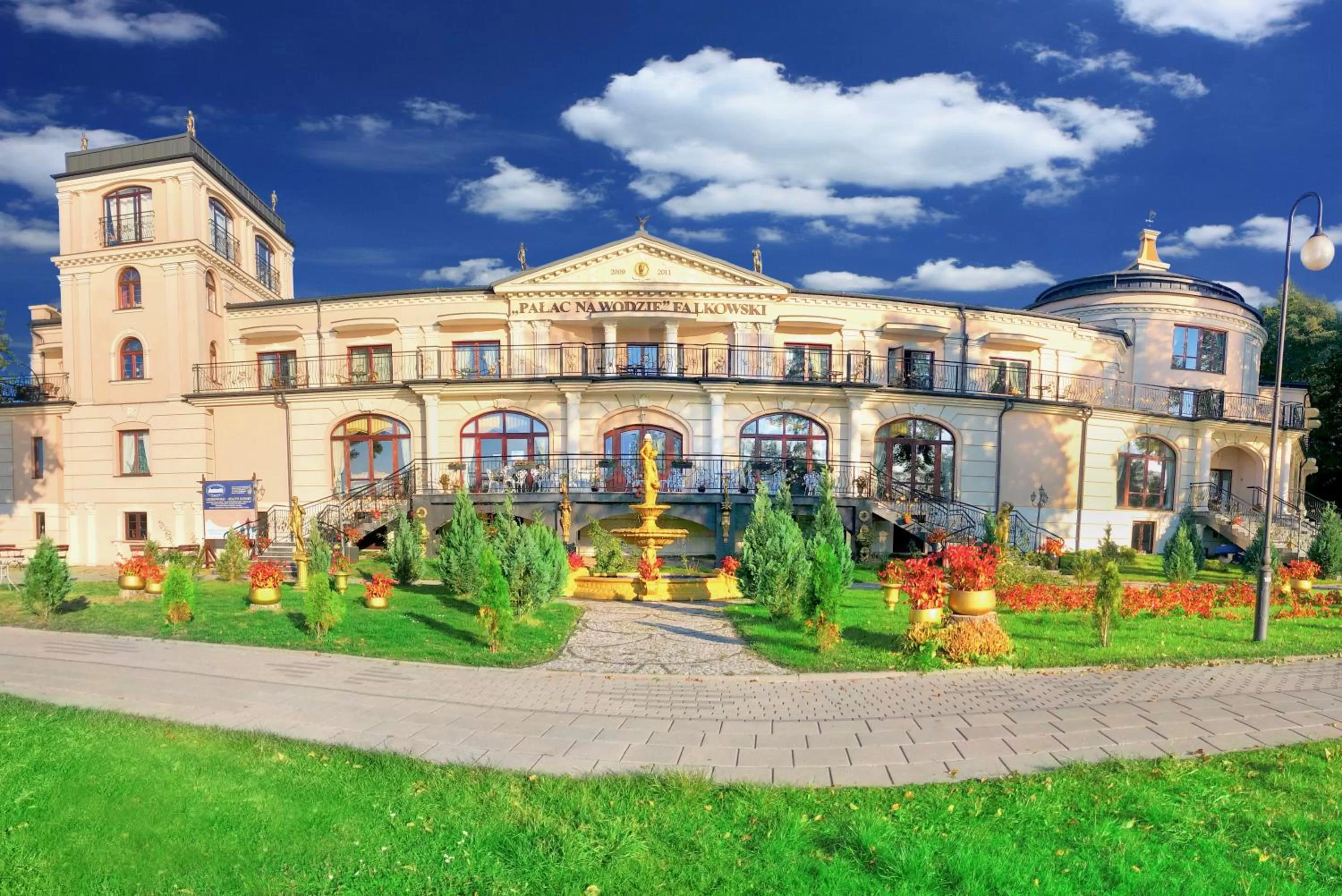 Property Building in Pałac na wodzie Falkowski Medical & SPA & Conference