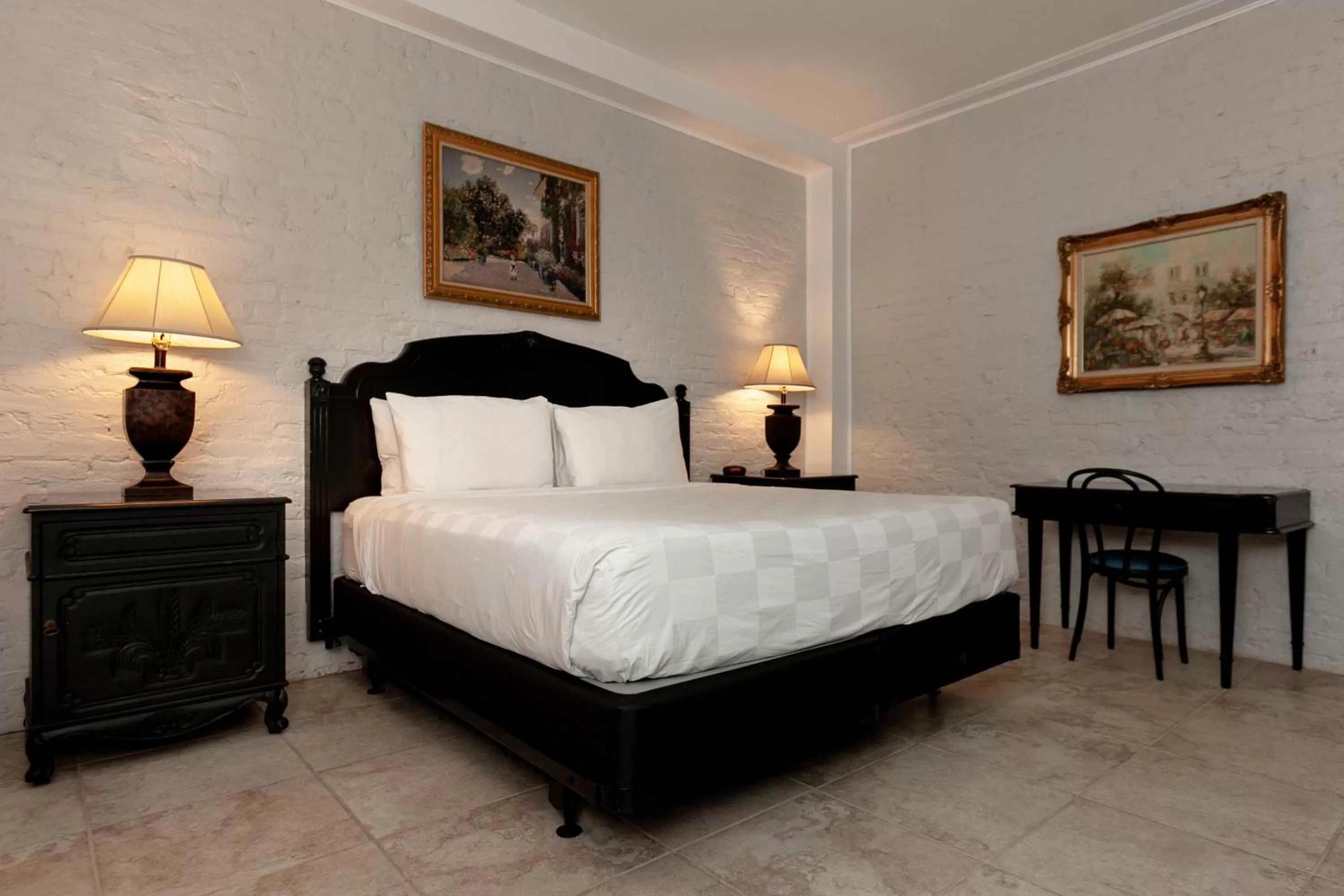 Deluxe King Room in Chateau Hotel