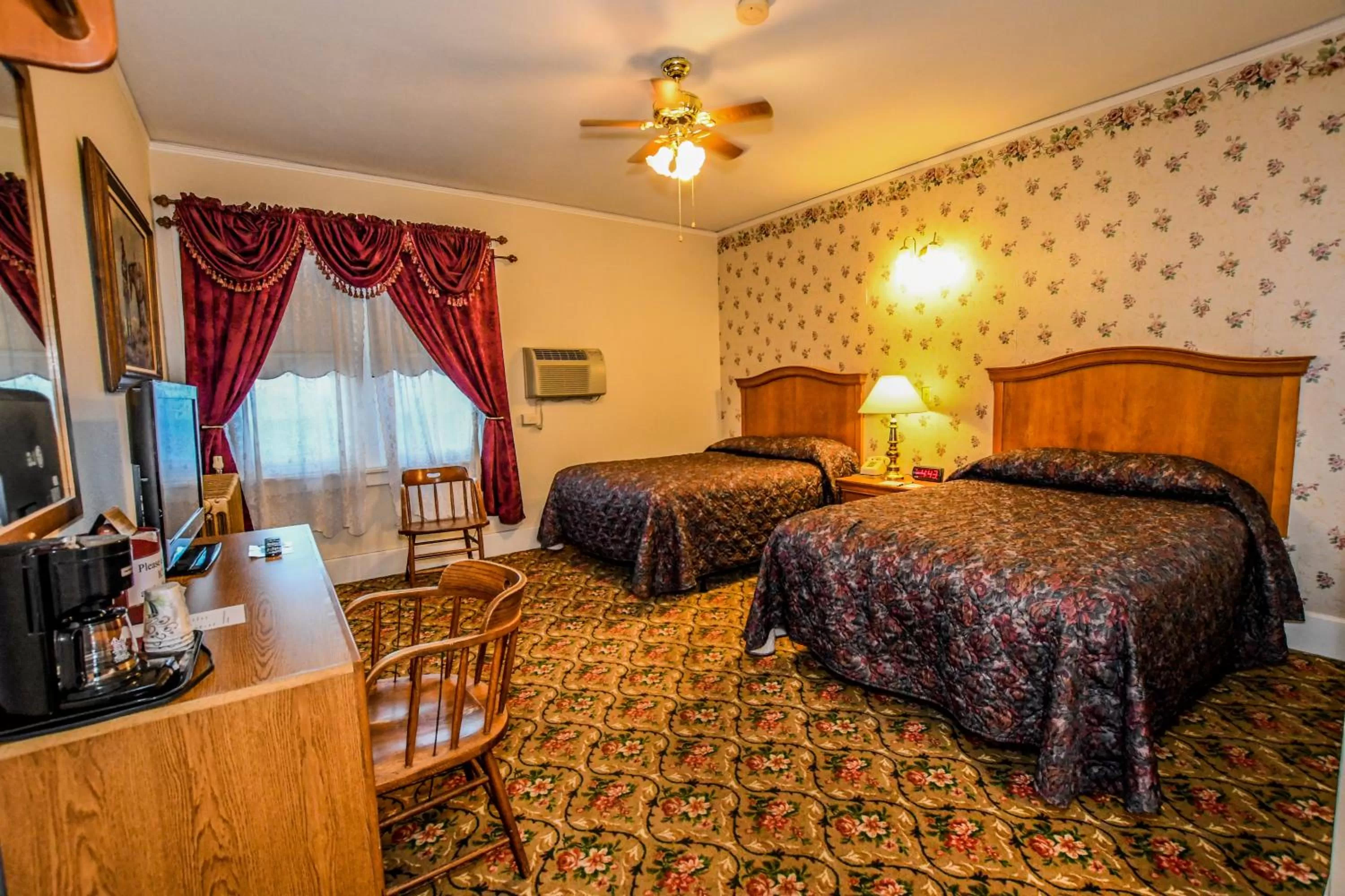 Photo of the whole room, Bed in Irma Hotel