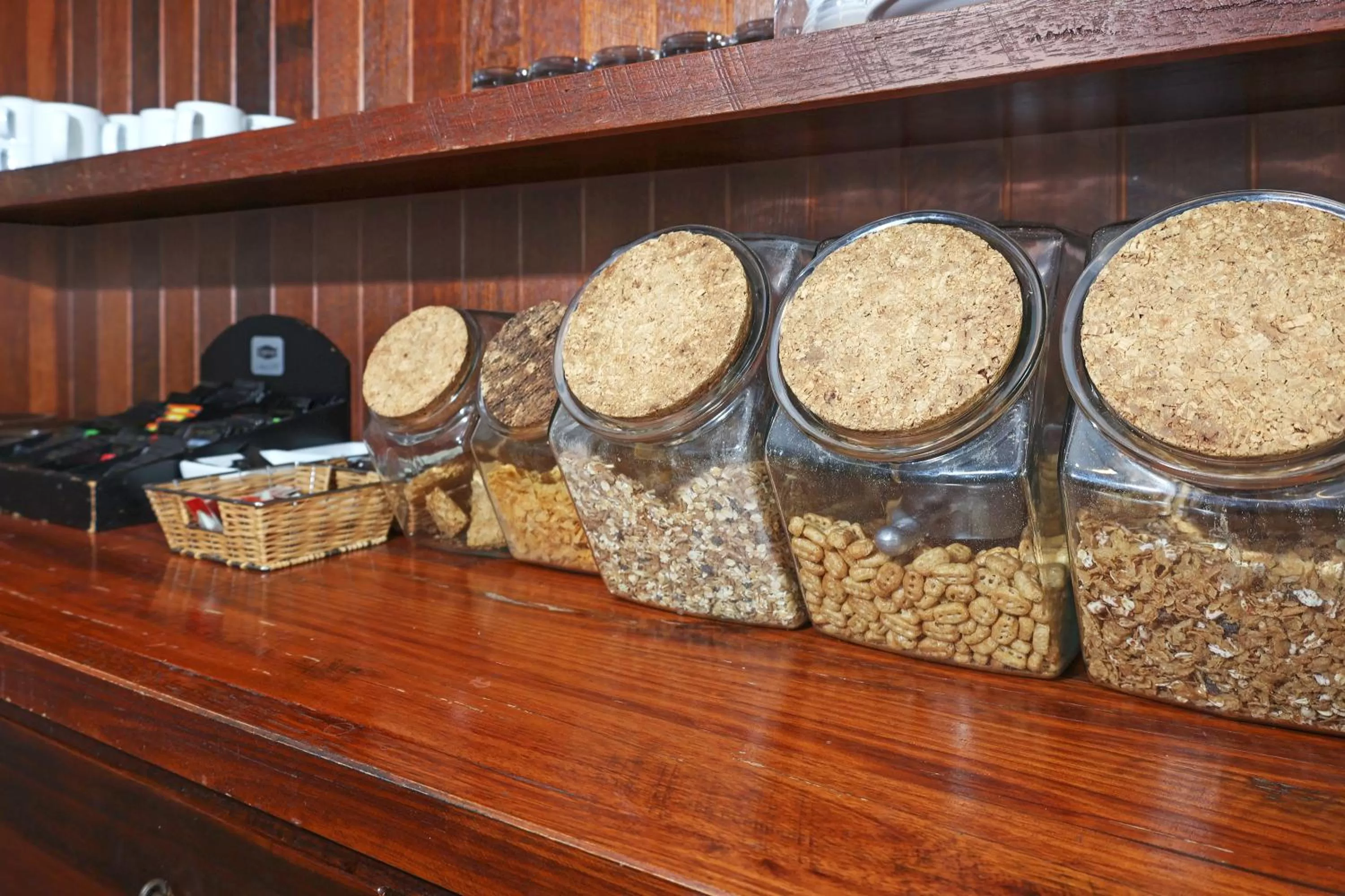 Restaurant/places to eat in Thunderbird Motel Yass