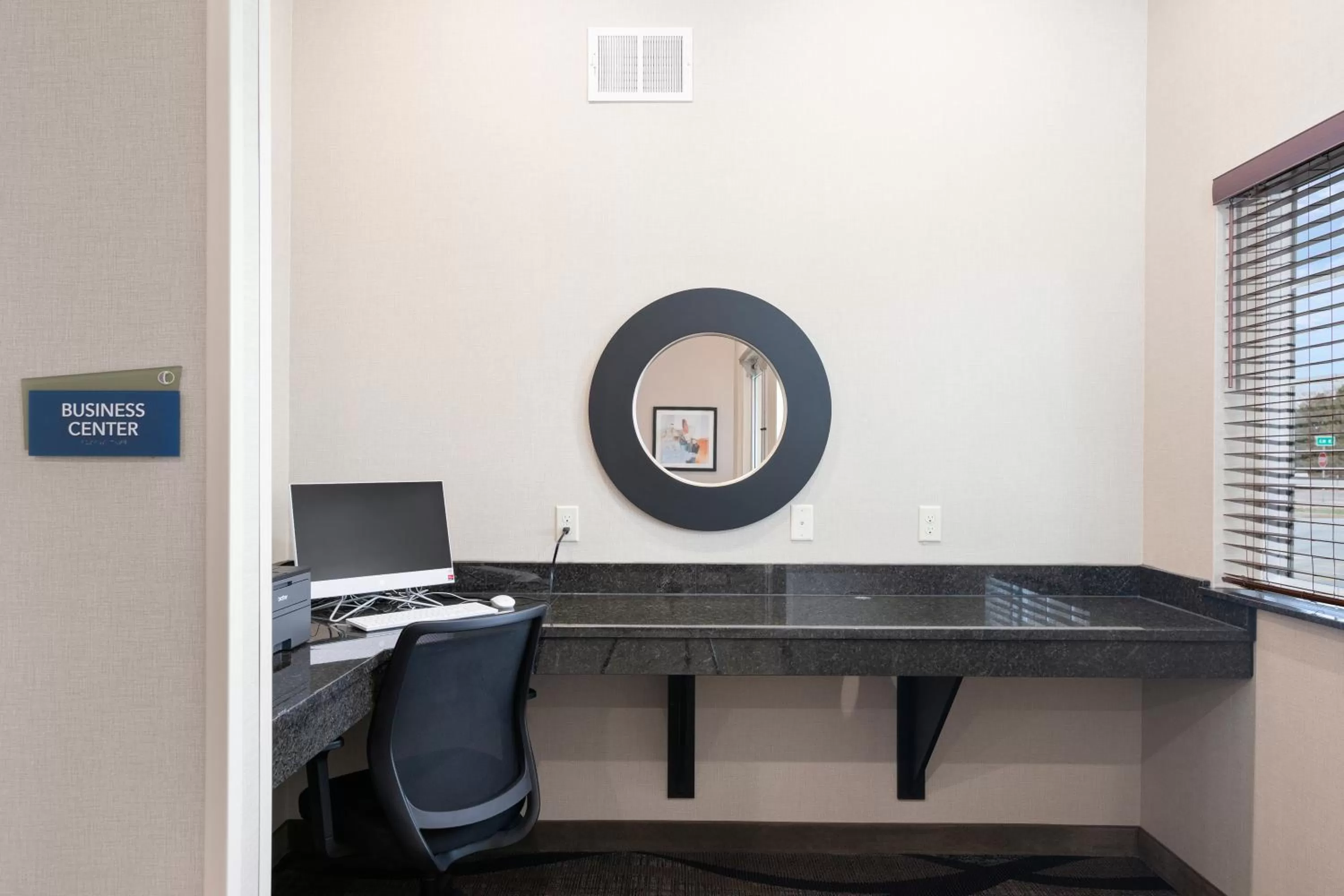 Business facilities in Cobblestone Inn & Suites - Yuma