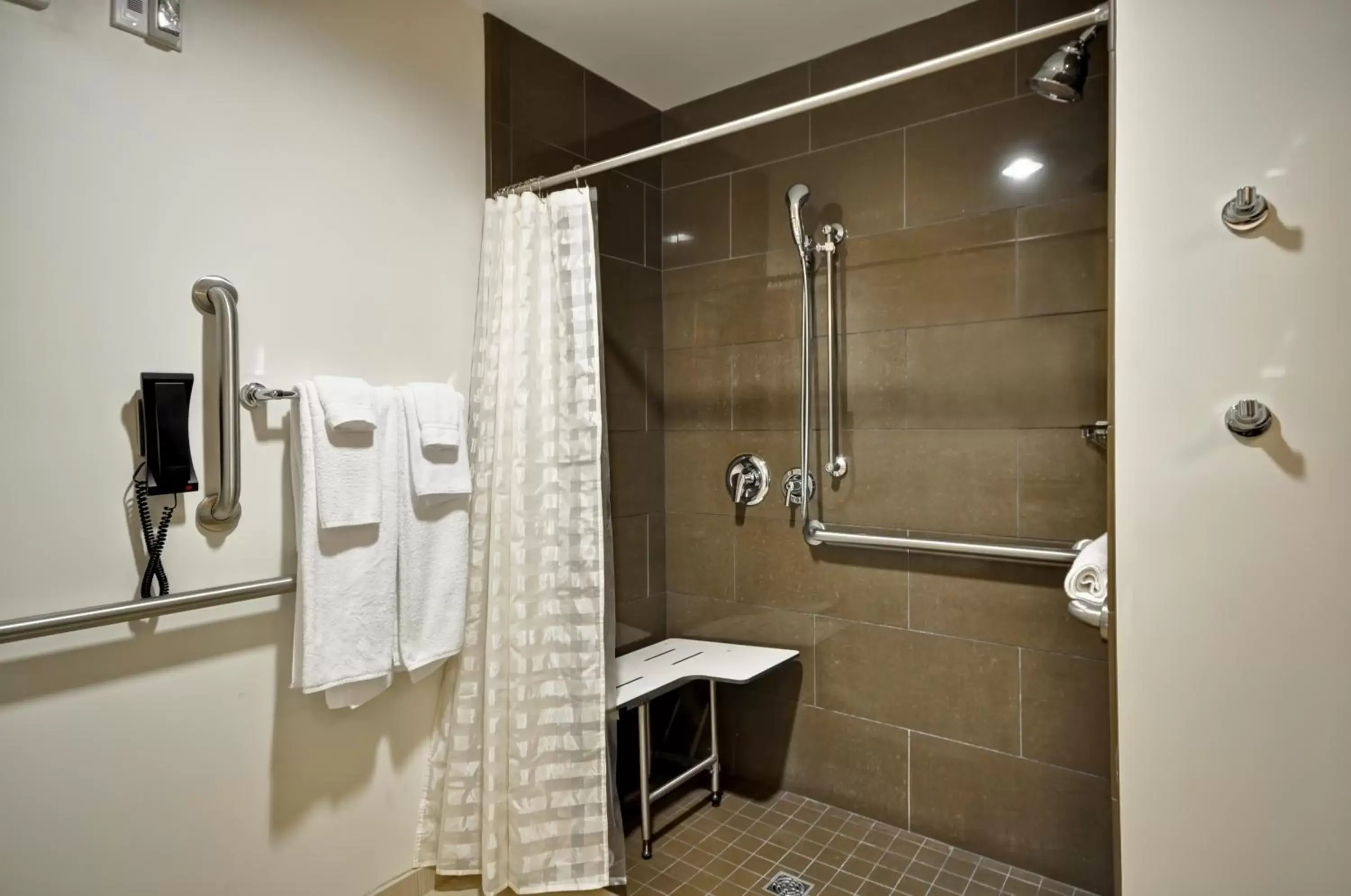 Two-Bedroom Suite with Accessible Tub - Disability Access in Hyatt House Atlanta Cobb Galleria Two-Bedroom Suite with Accessible Tub - Disability Access in Hyatt House Atlanta Cobb Galleria
