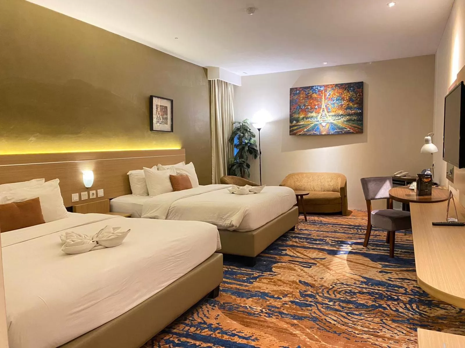 Bed in De Laxston Hotel Yogyakarta, Azana Hotels Collection