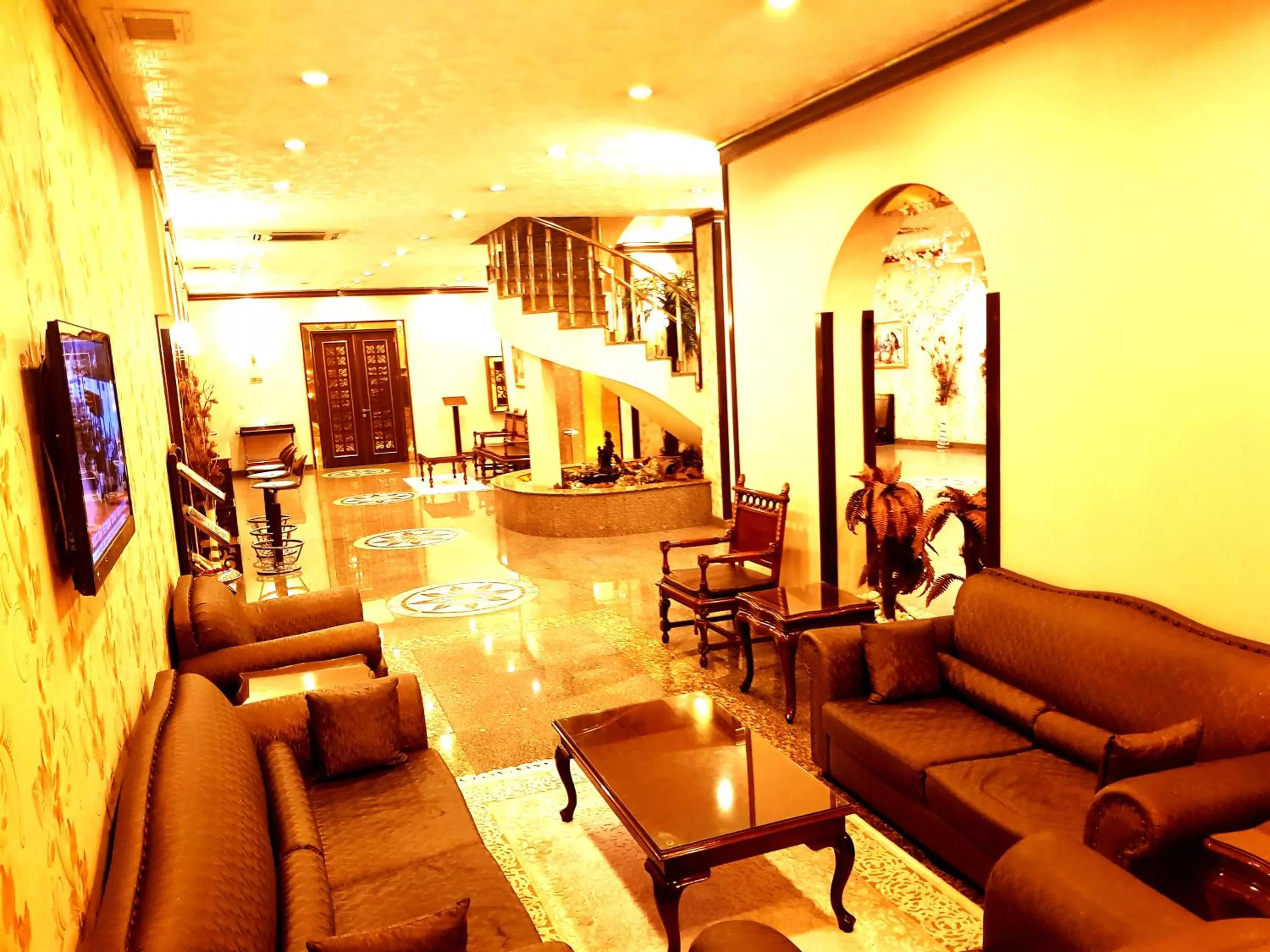 Lobby or reception in Business Park Hotel