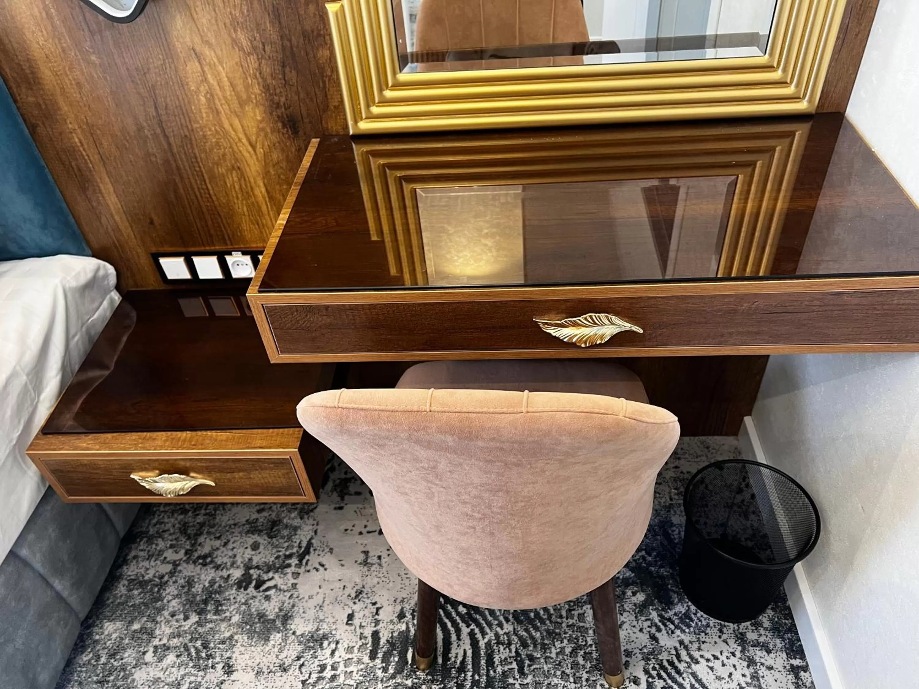 hair dresser in MaxWell Hotel & SPA