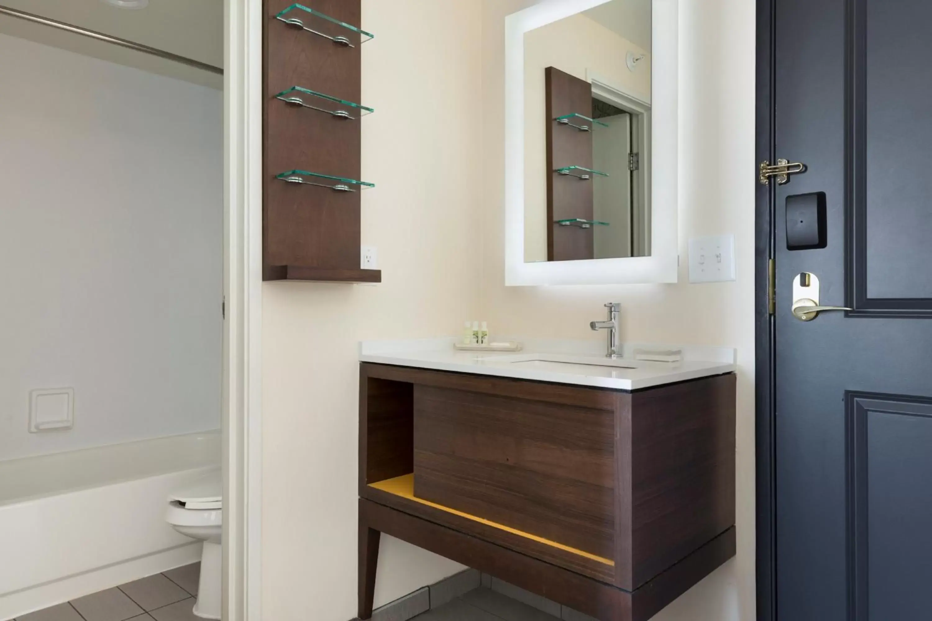 Standard King Room in Holiday Inn - Bloomington W MSP Airport Area by IHG Standard King Room in Holiday Inn - Bloomington W MSP Airport Area by IHG