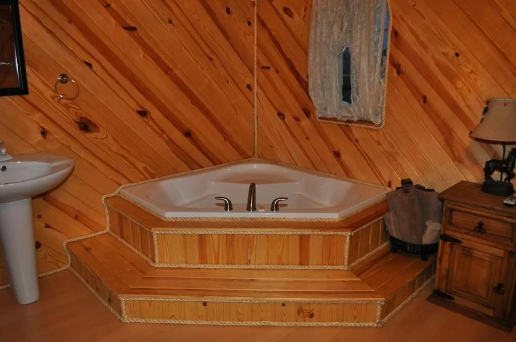 Bath in Diamonds Old West