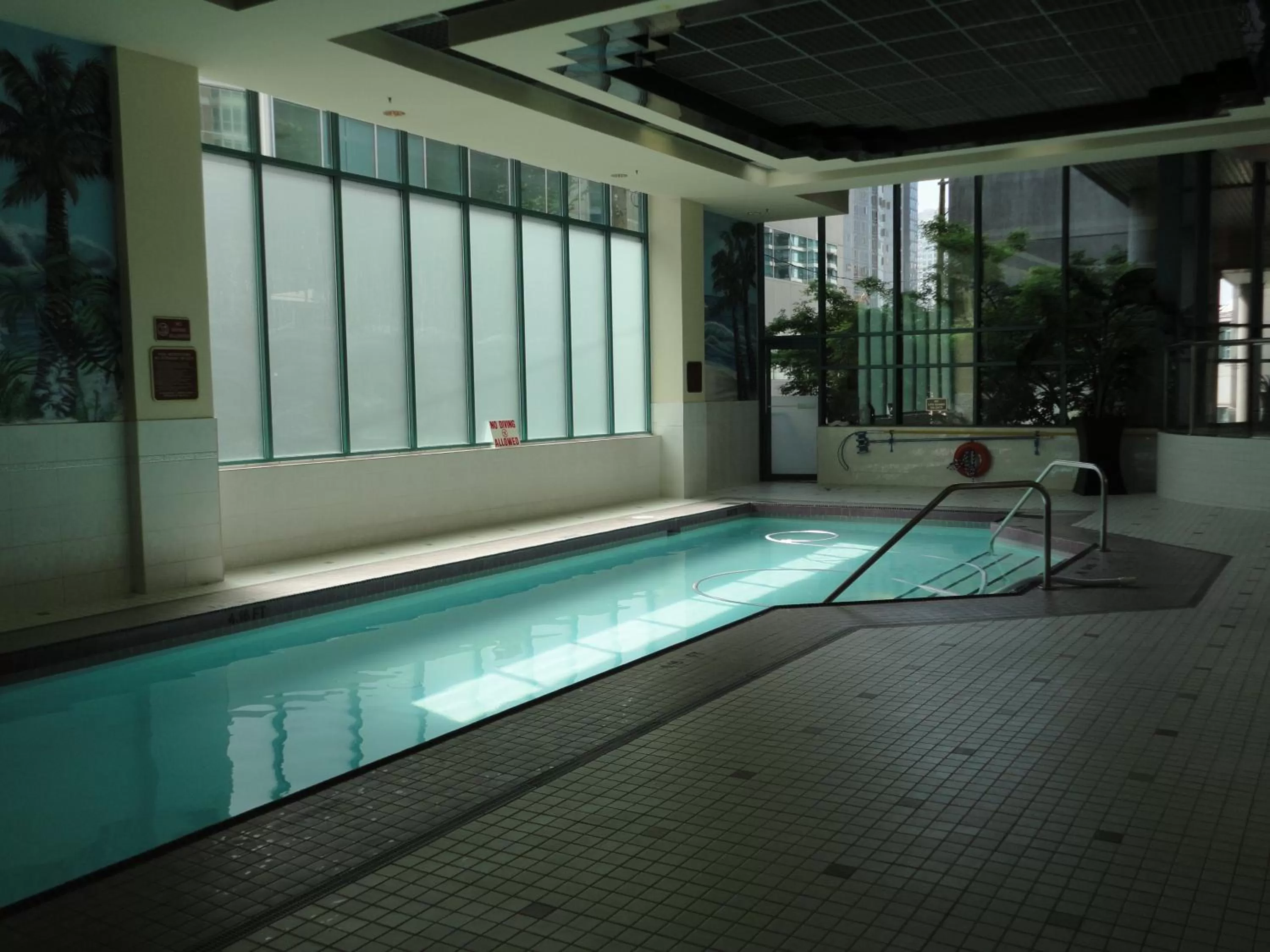 Swimming pool in Rosedale on Robson Suite Hotel