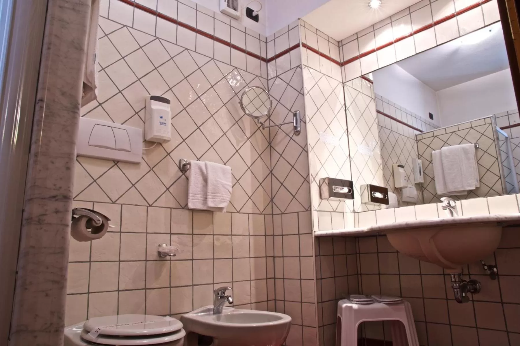 Shower in Hotel La Luna