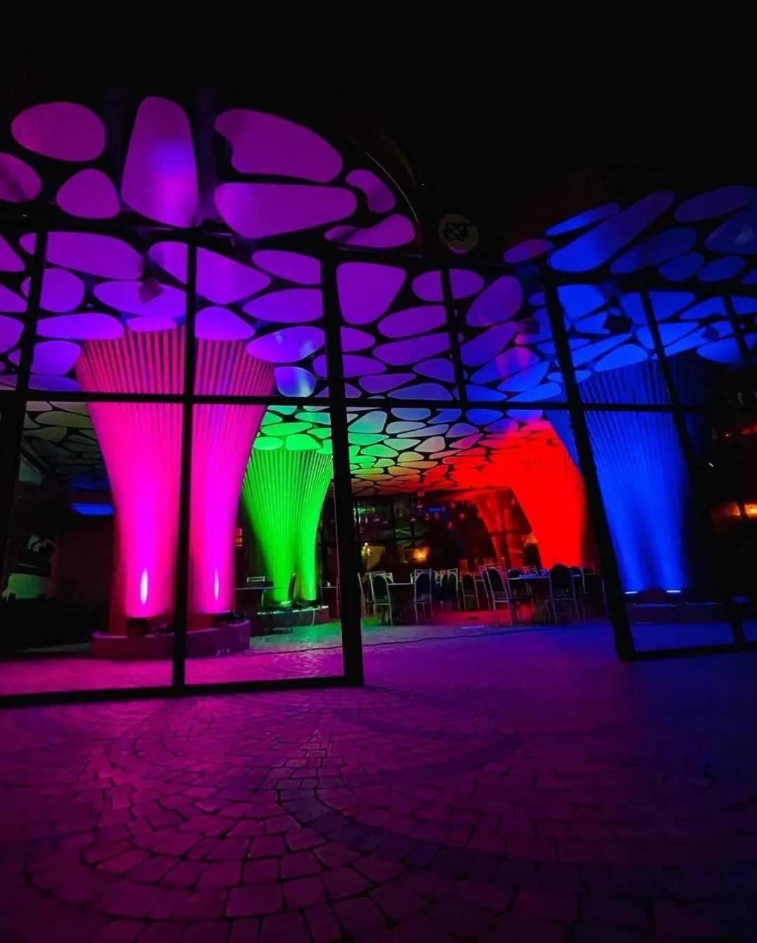 Restaurant/places to eat in Elkoaparthotel