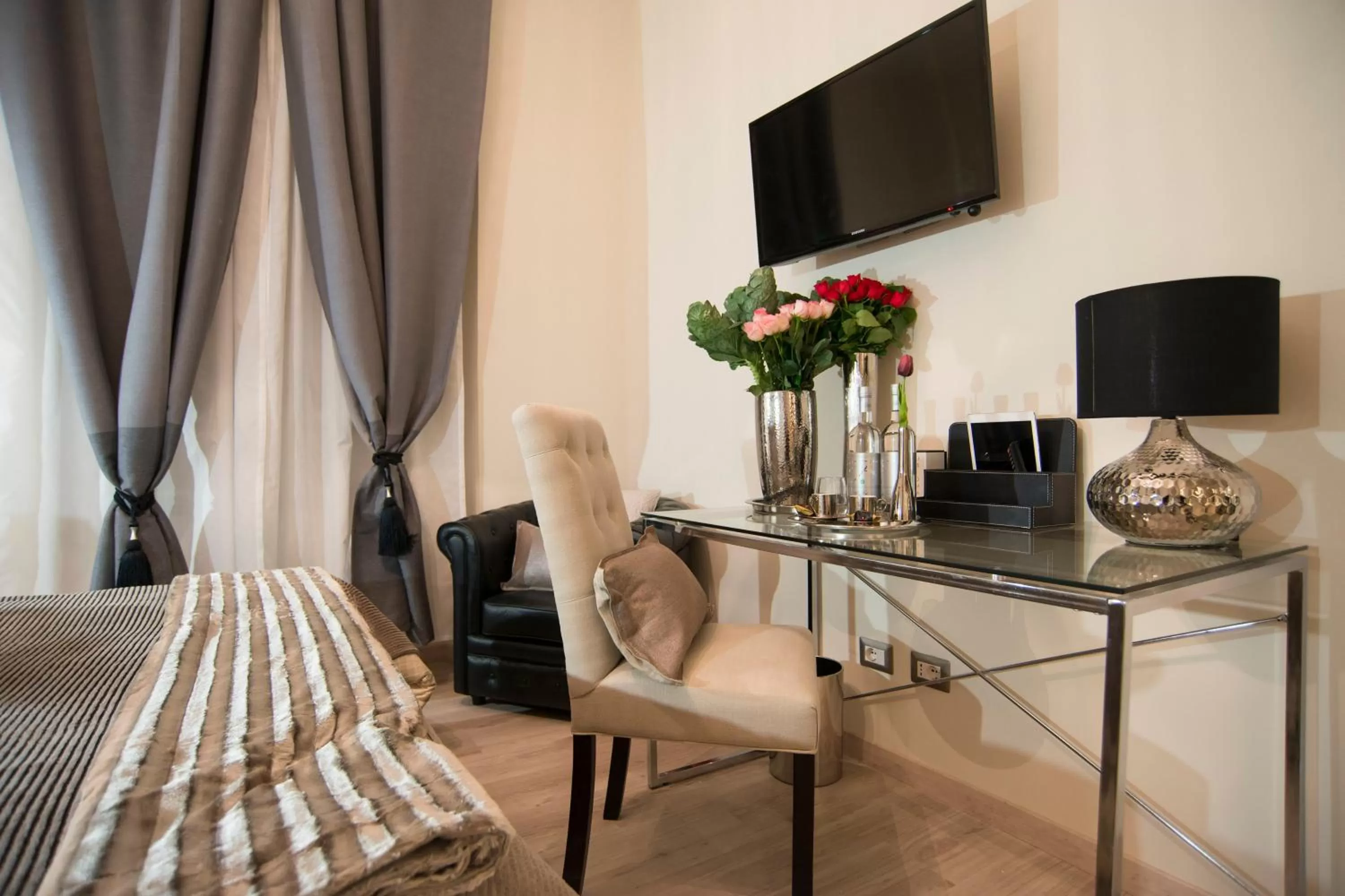 Day, Bed in Town House 62