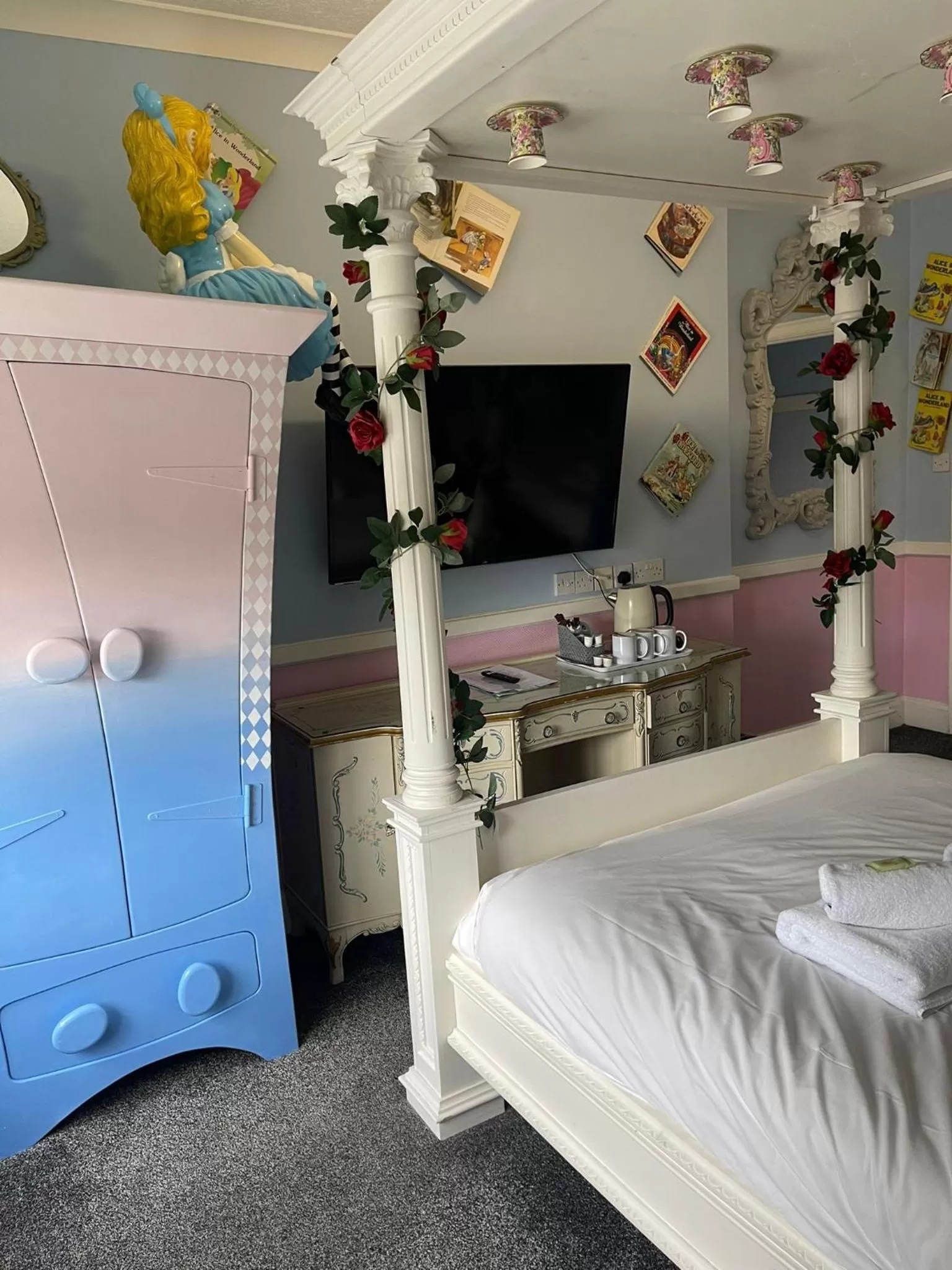 TV and multimedia in Hatters Hotel