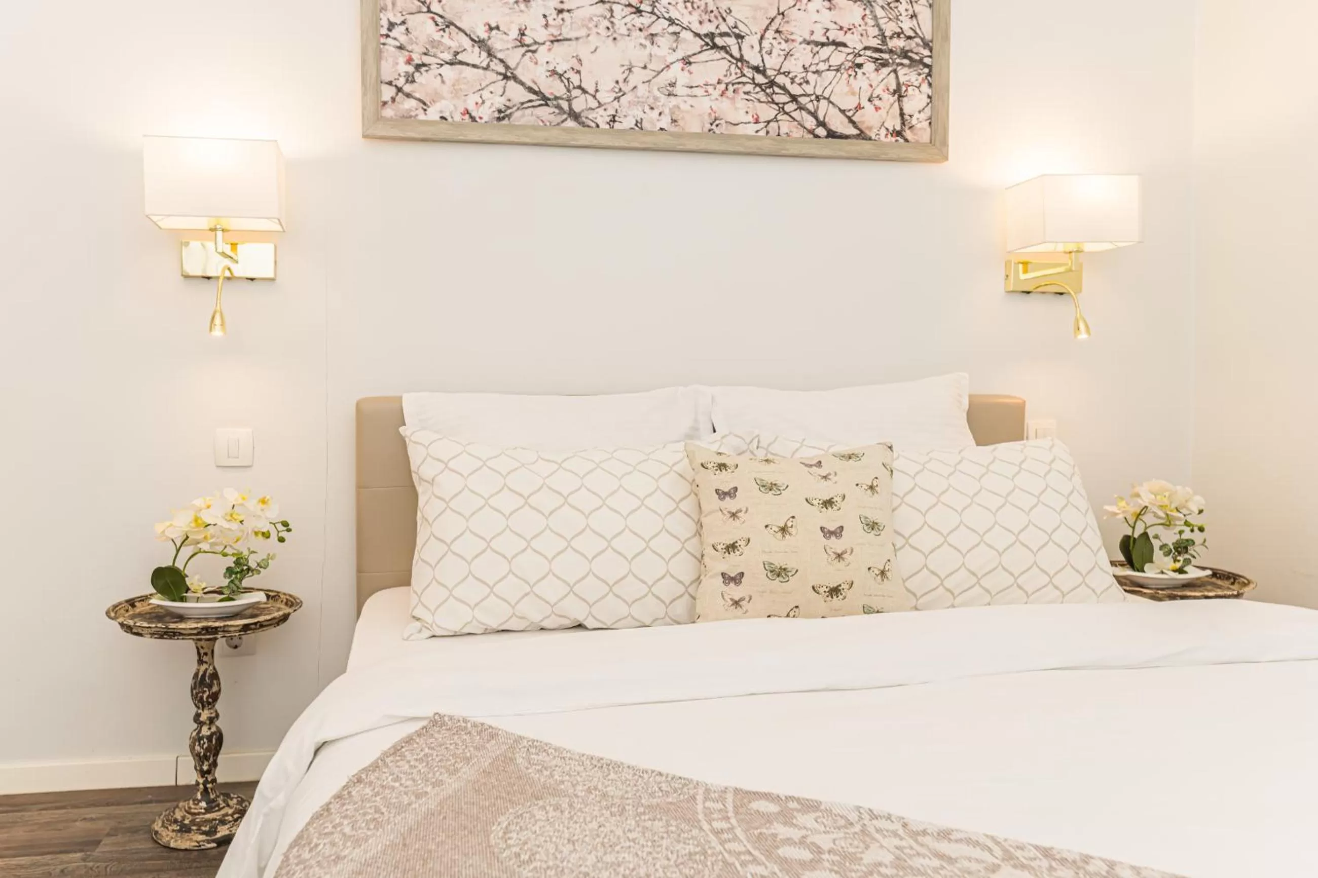 Bed in ALBERT RESIDENCE with PARKING